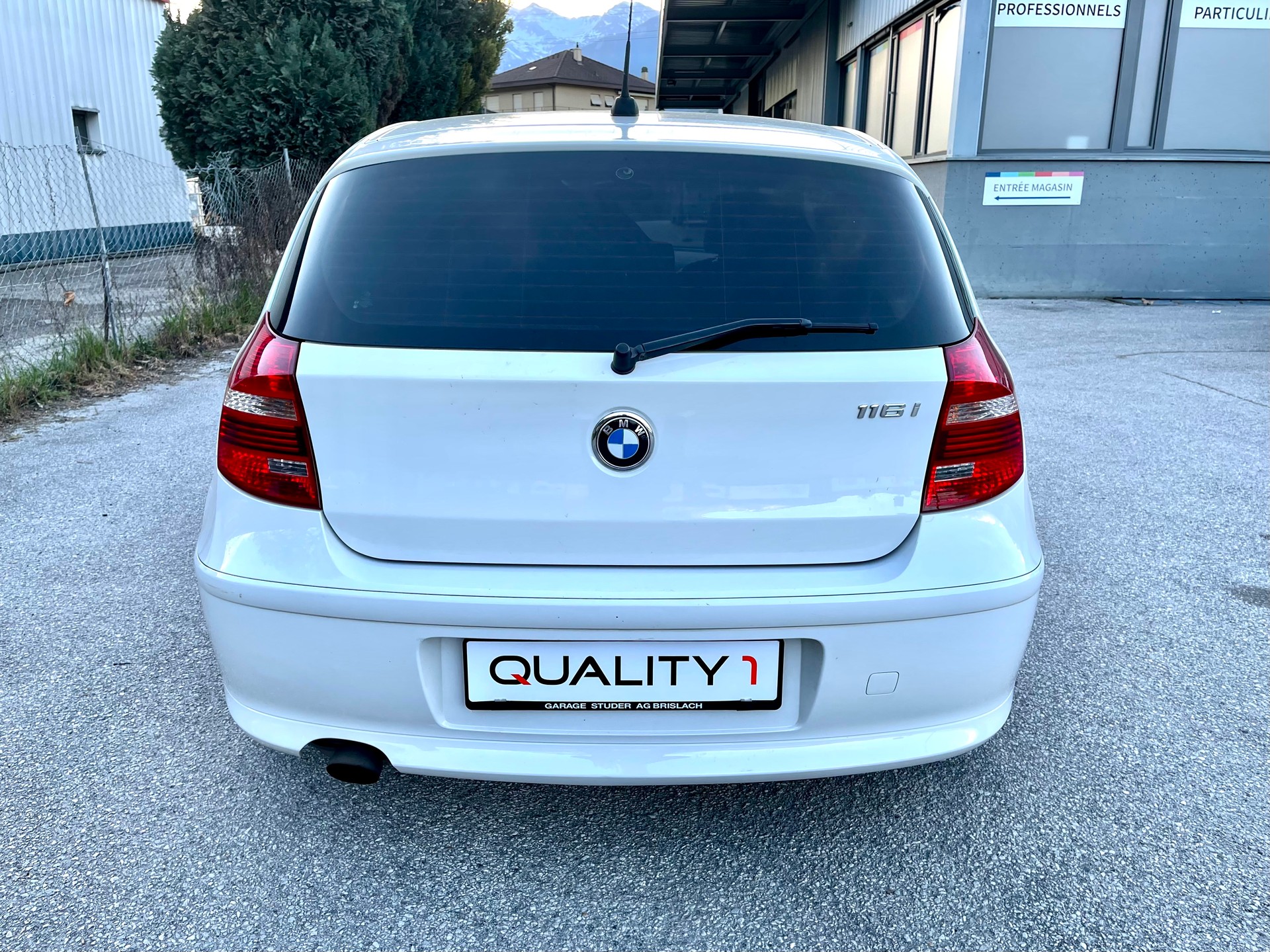 BMW 116i Dynamic Edition-image-16