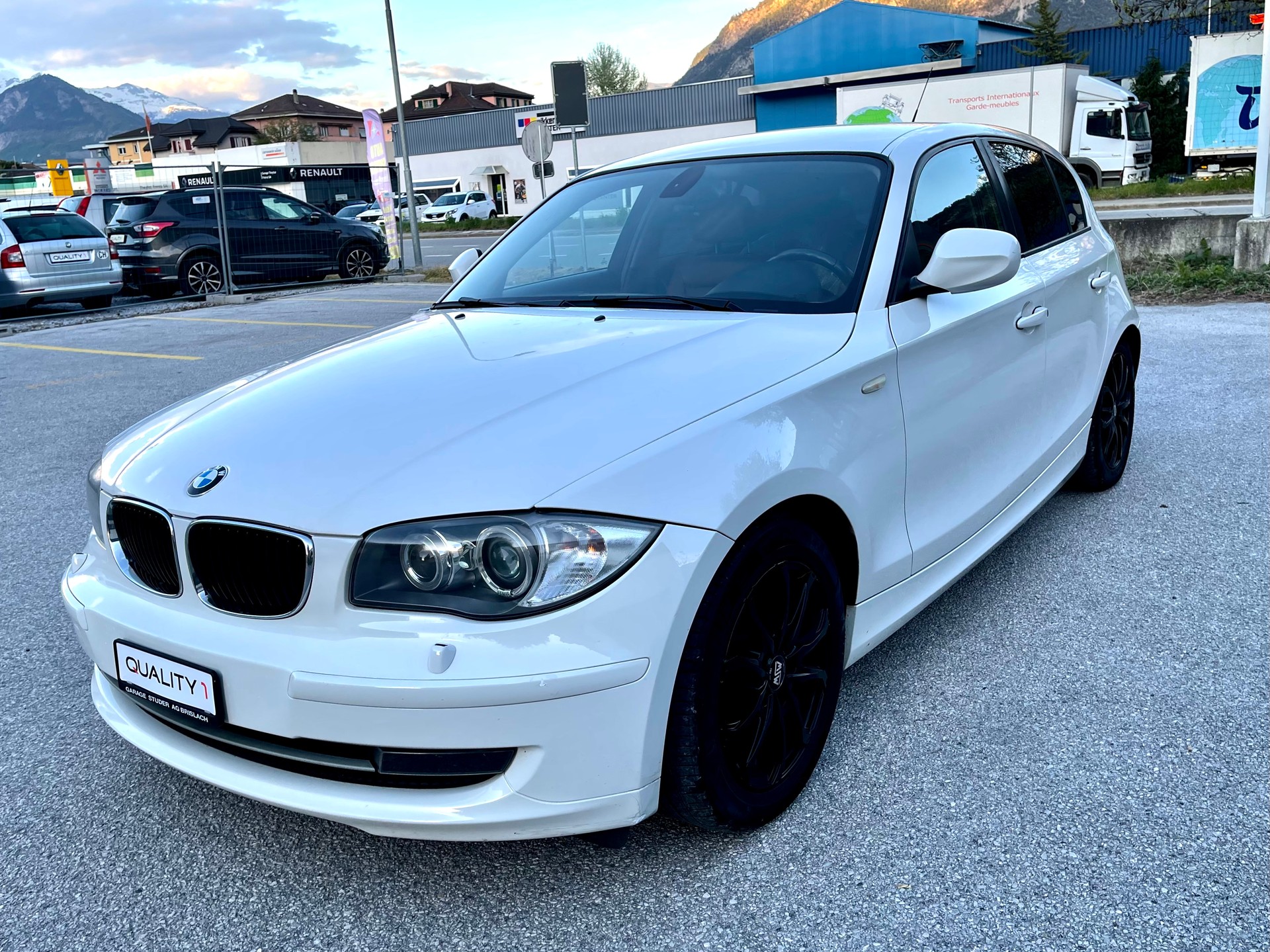 BMW 116i Dynamic Edition-image-12