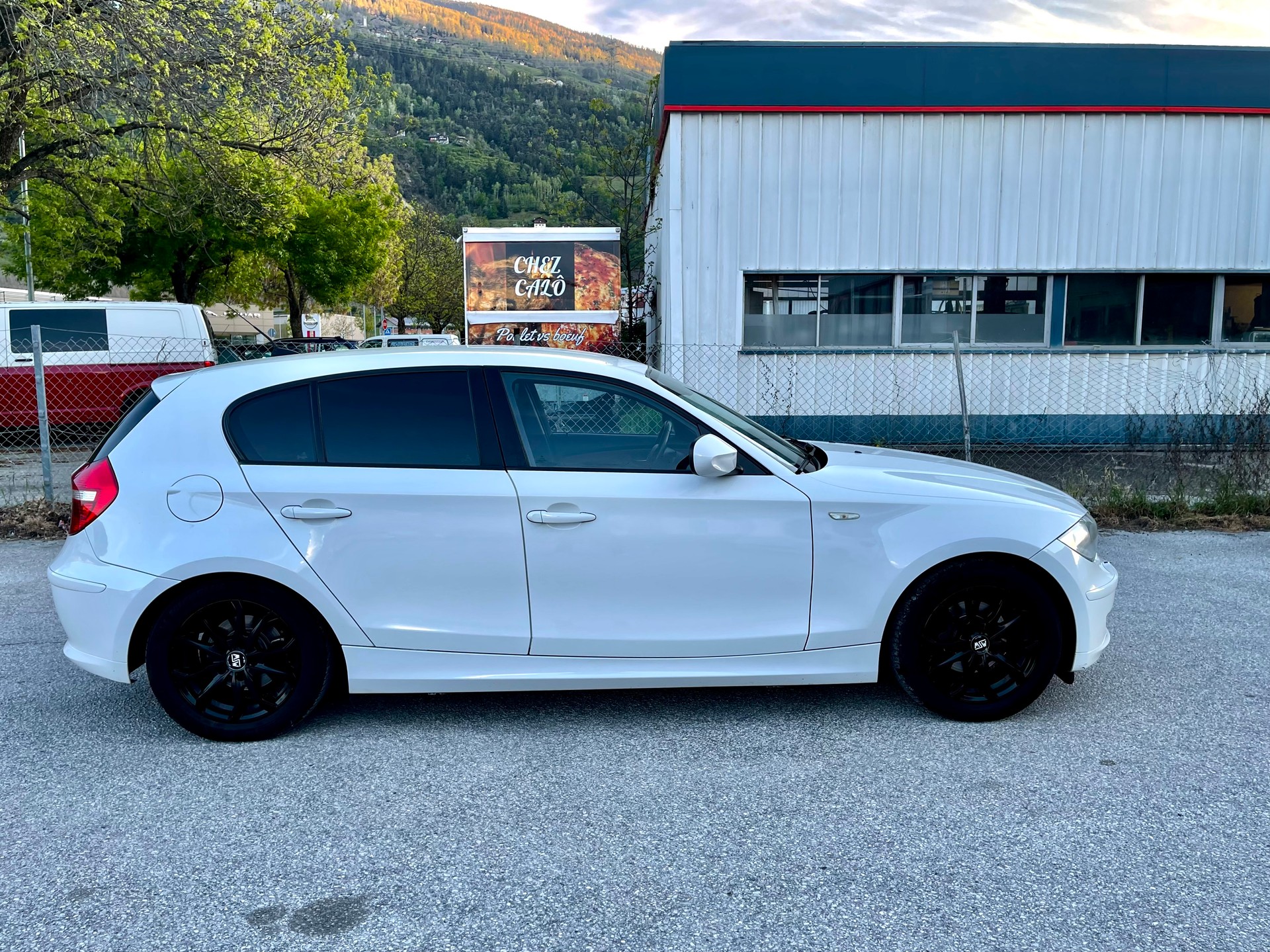 BMW 116i Dynamic Edition-image-11