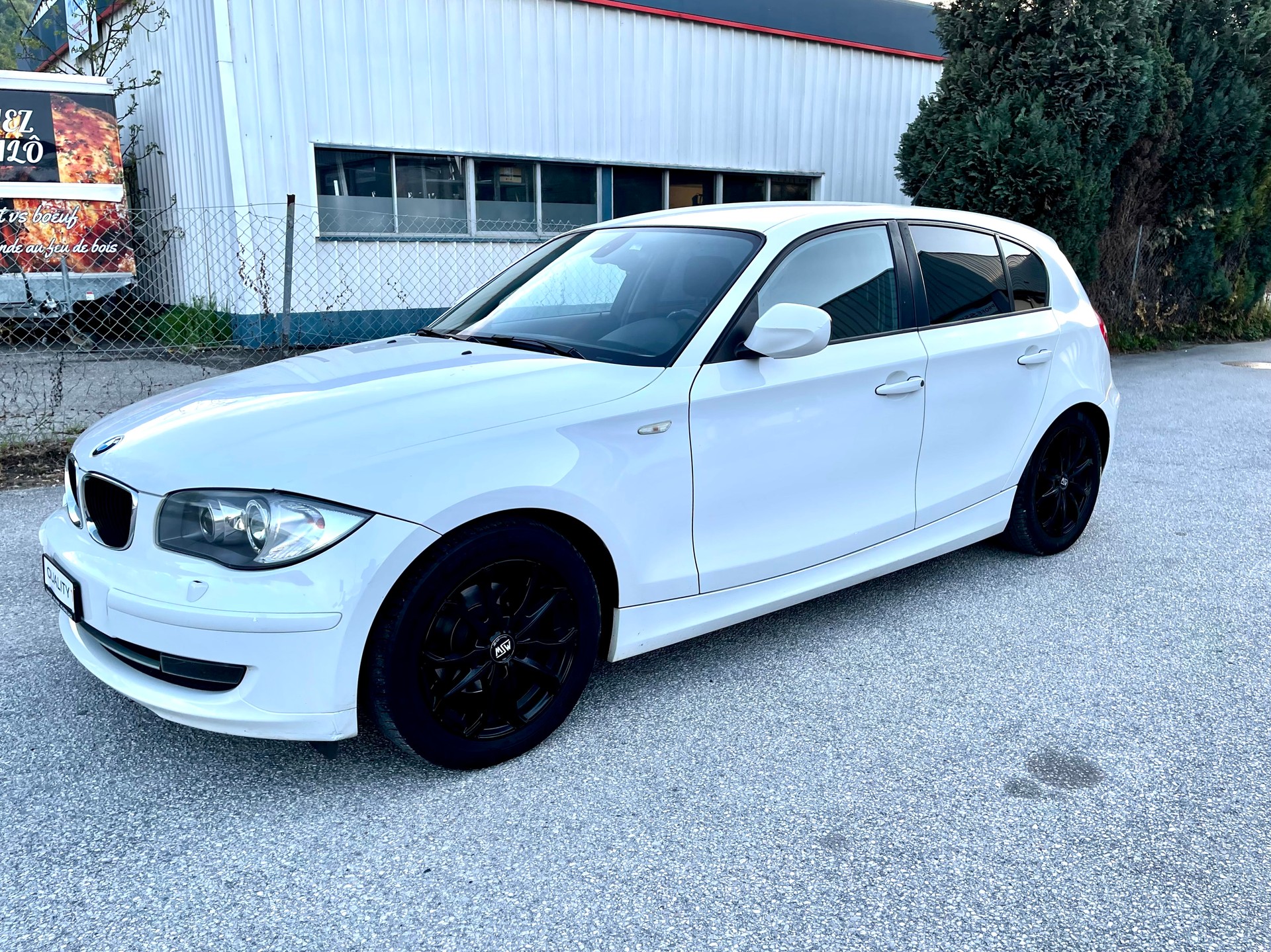 BMW 116i Dynamic Edition-image-7