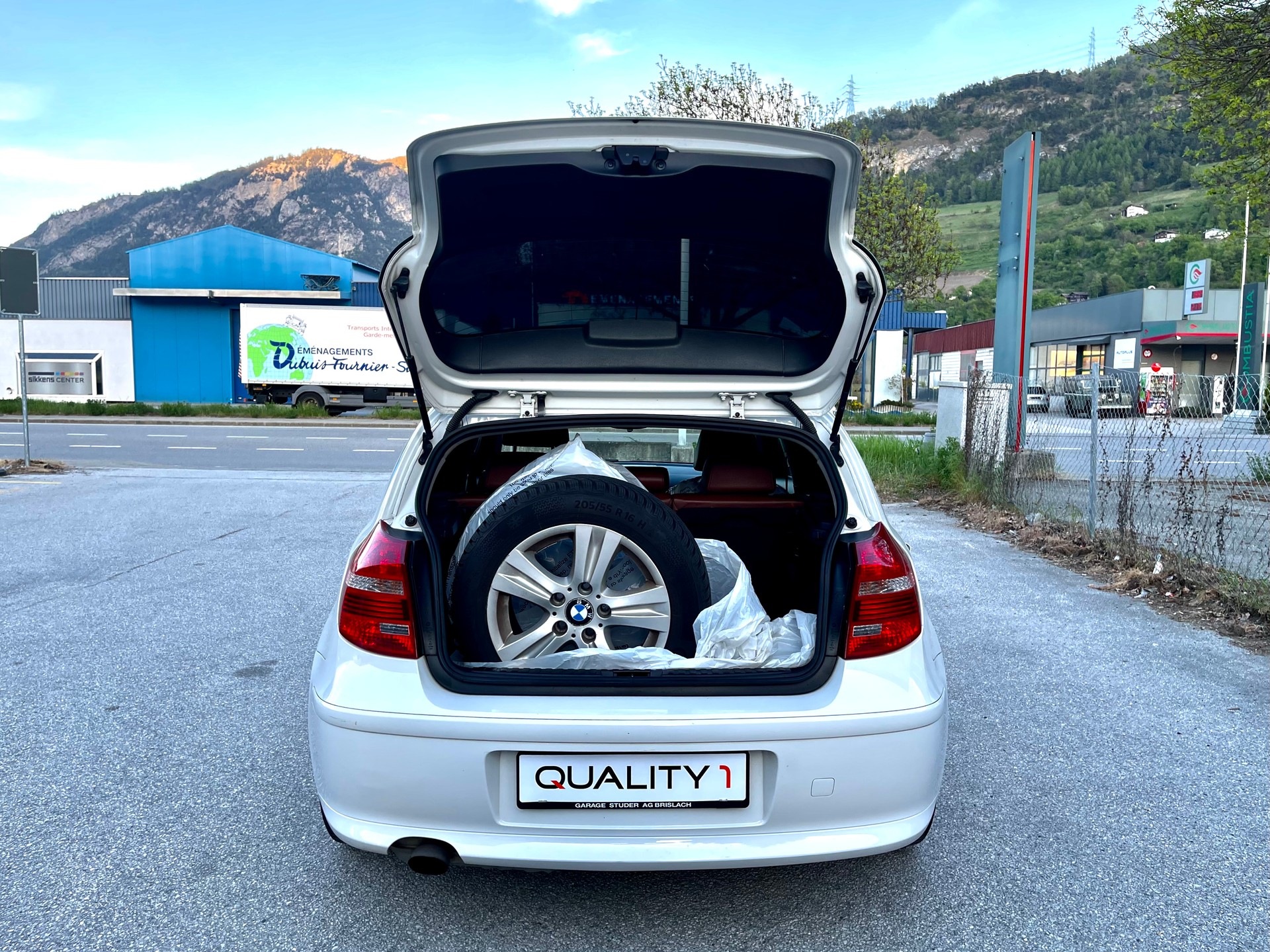 BMW 116i Dynamic Edition-image-5