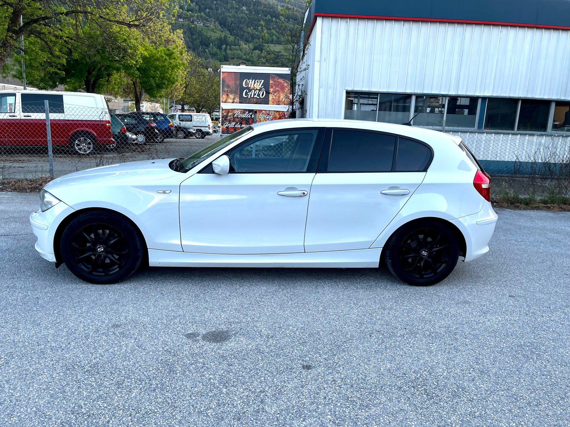 BMW 116i Dynamic Edition-image-6