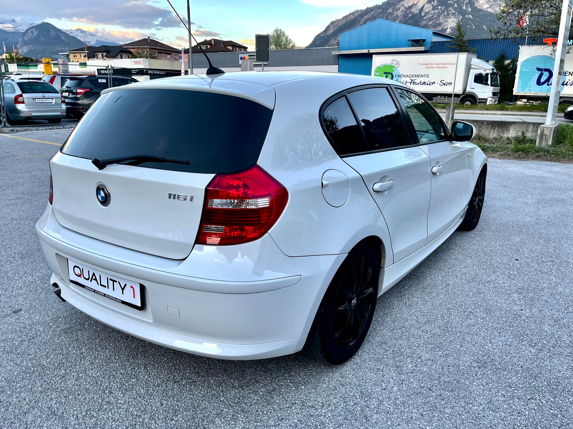 BMW 116i Dynamic Edition-image-18