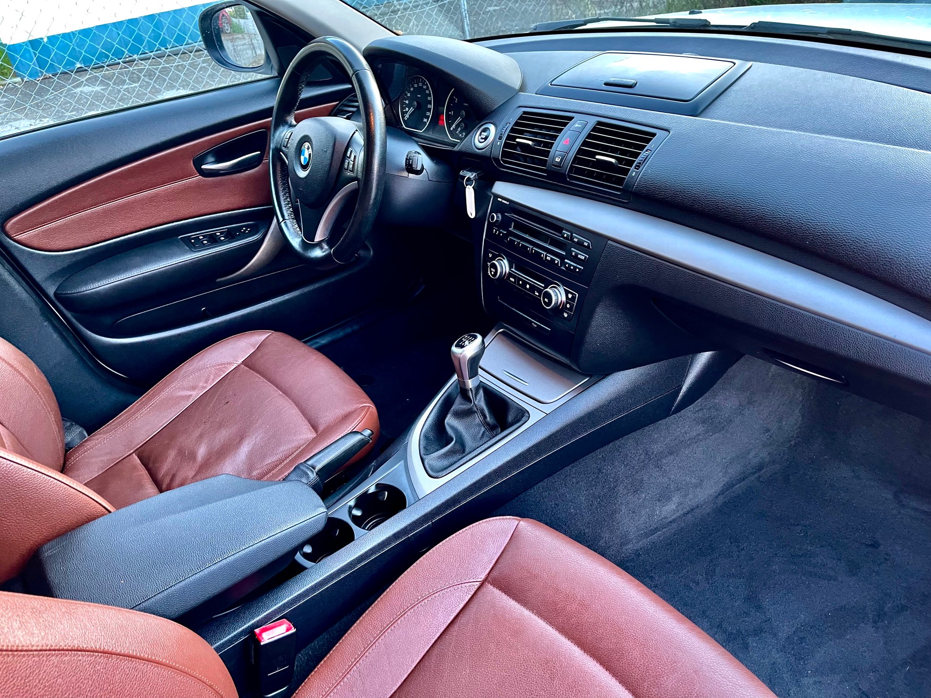 BMW 116i Dynamic Edition-showroom-element-1