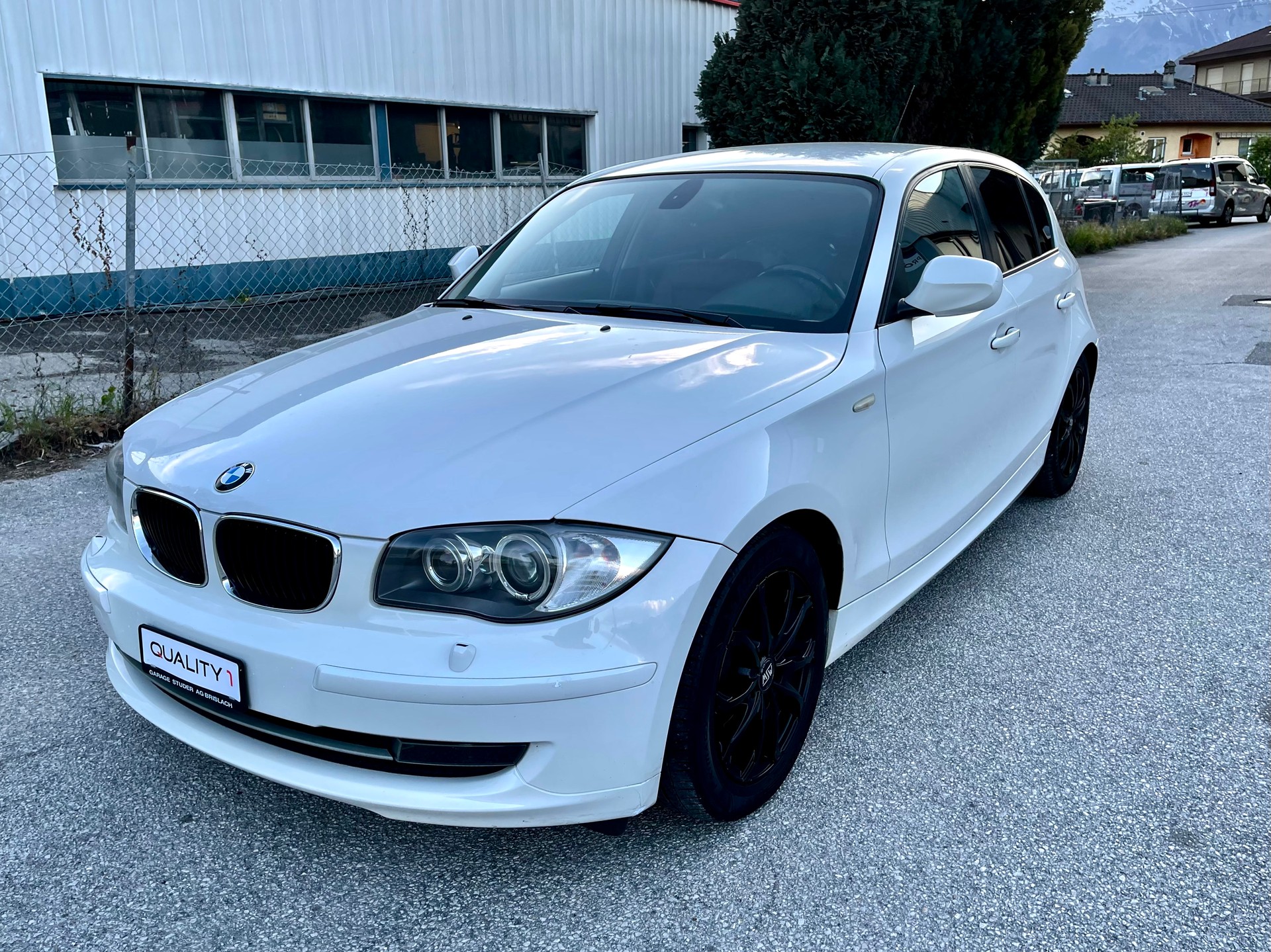 BMW 116i Dynamic Edition-image-4