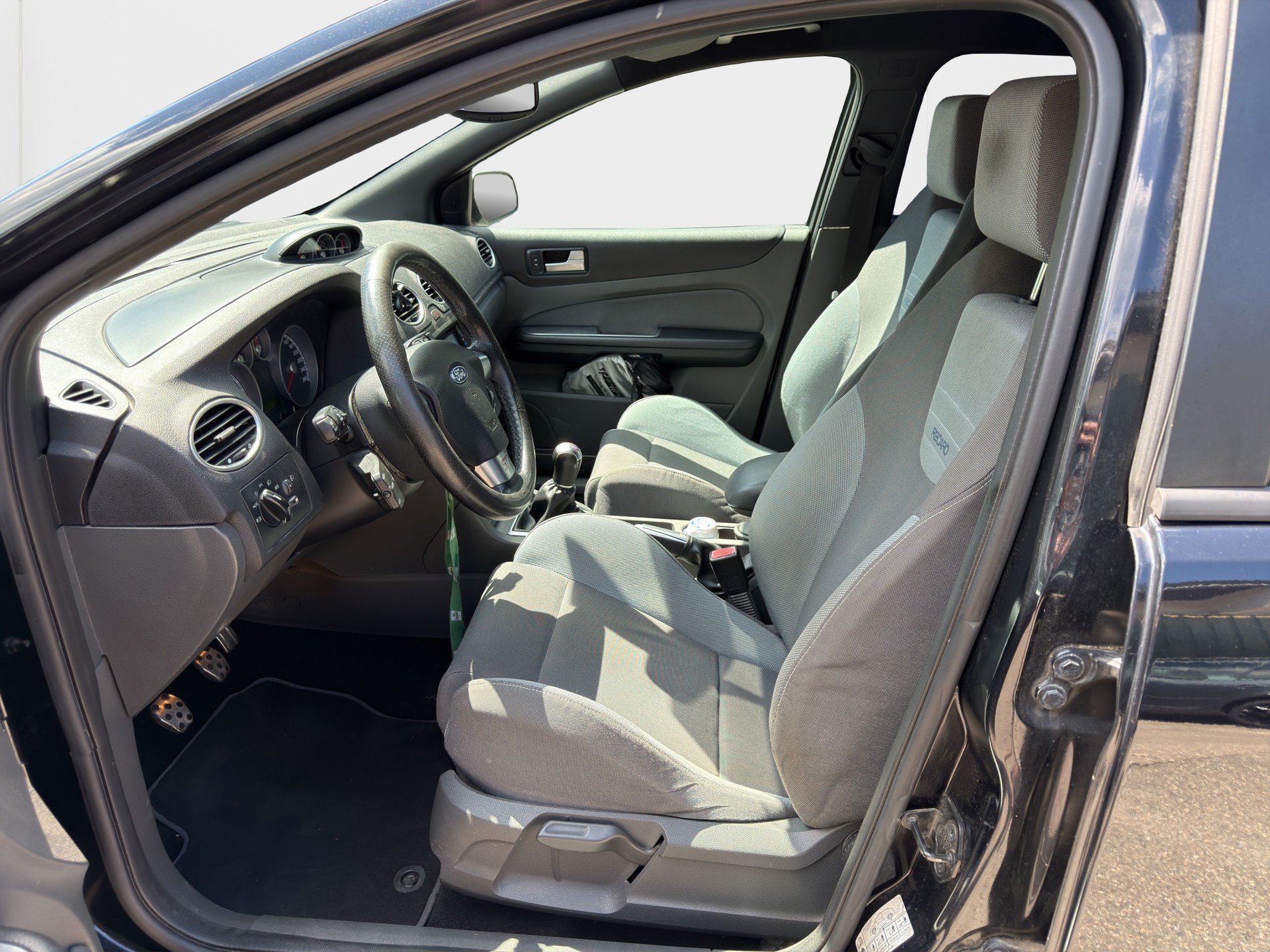 FORD Focus 2.5 Turbo ST-image-12