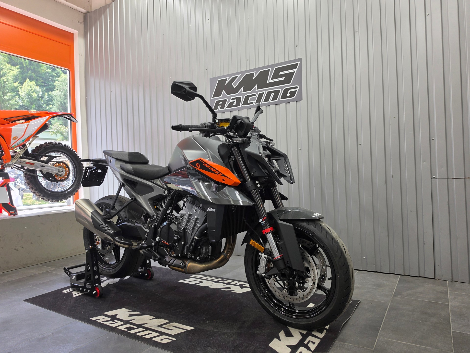 KTM 990 Duke-image-2