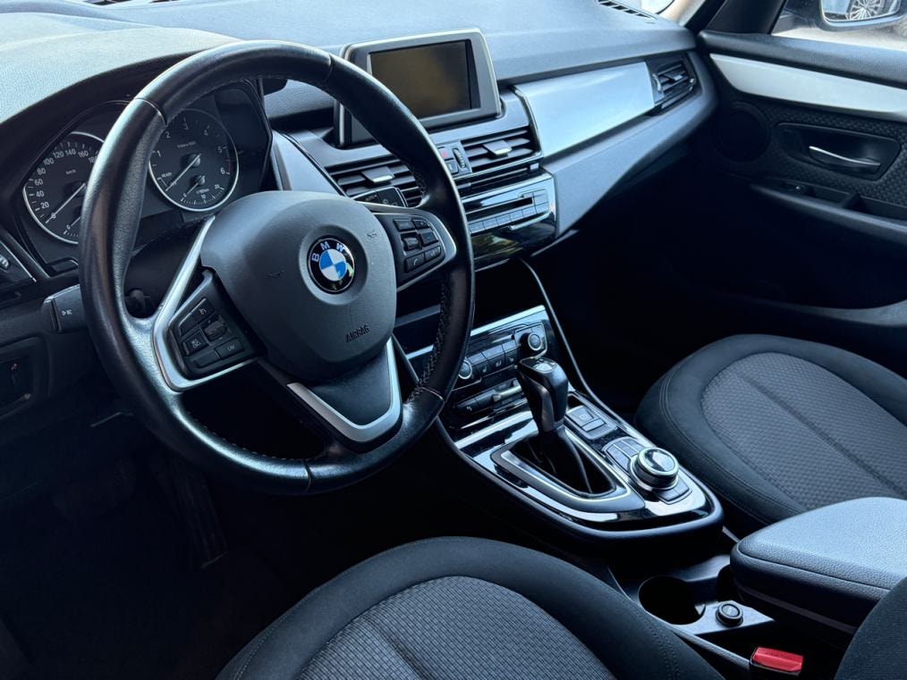 BMW 218d Gran Tourer-showroom-element-3