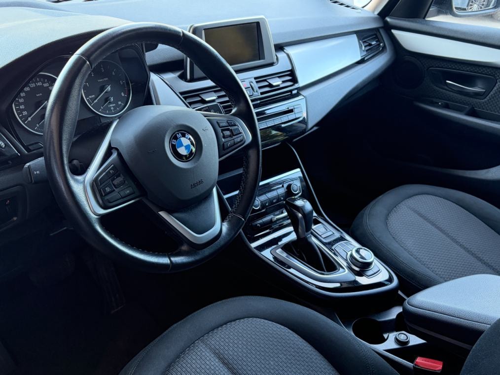 BMW 218d Gran Tourer-showroom-element-3