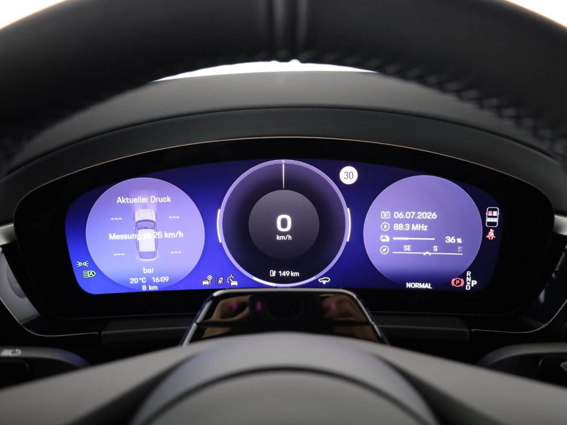 PORSCHE Macan 4-image-9