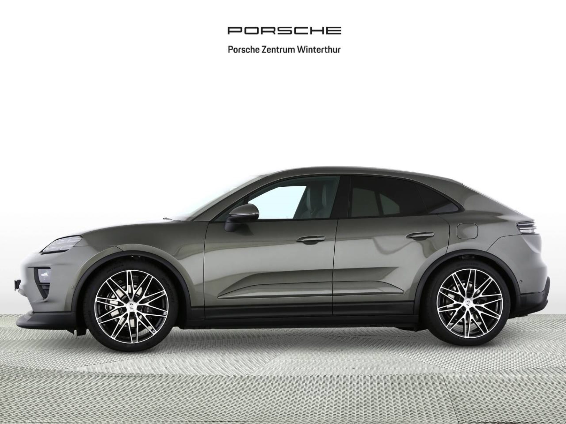 PORSCHE Macan 4-showroom-element-1