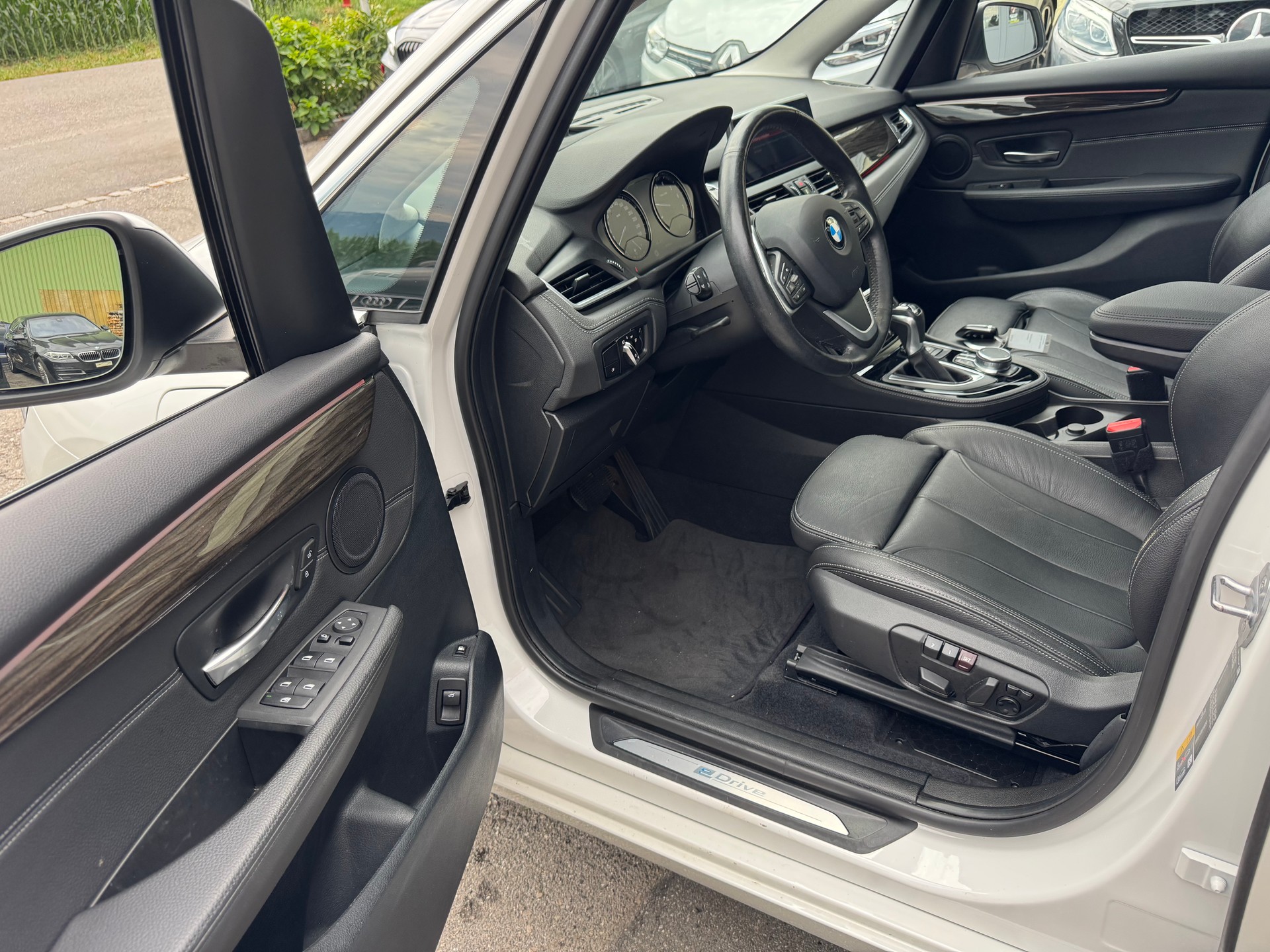 BMW 225xe iPerformance Active Tourer Steptronic Luxury Line-image-13