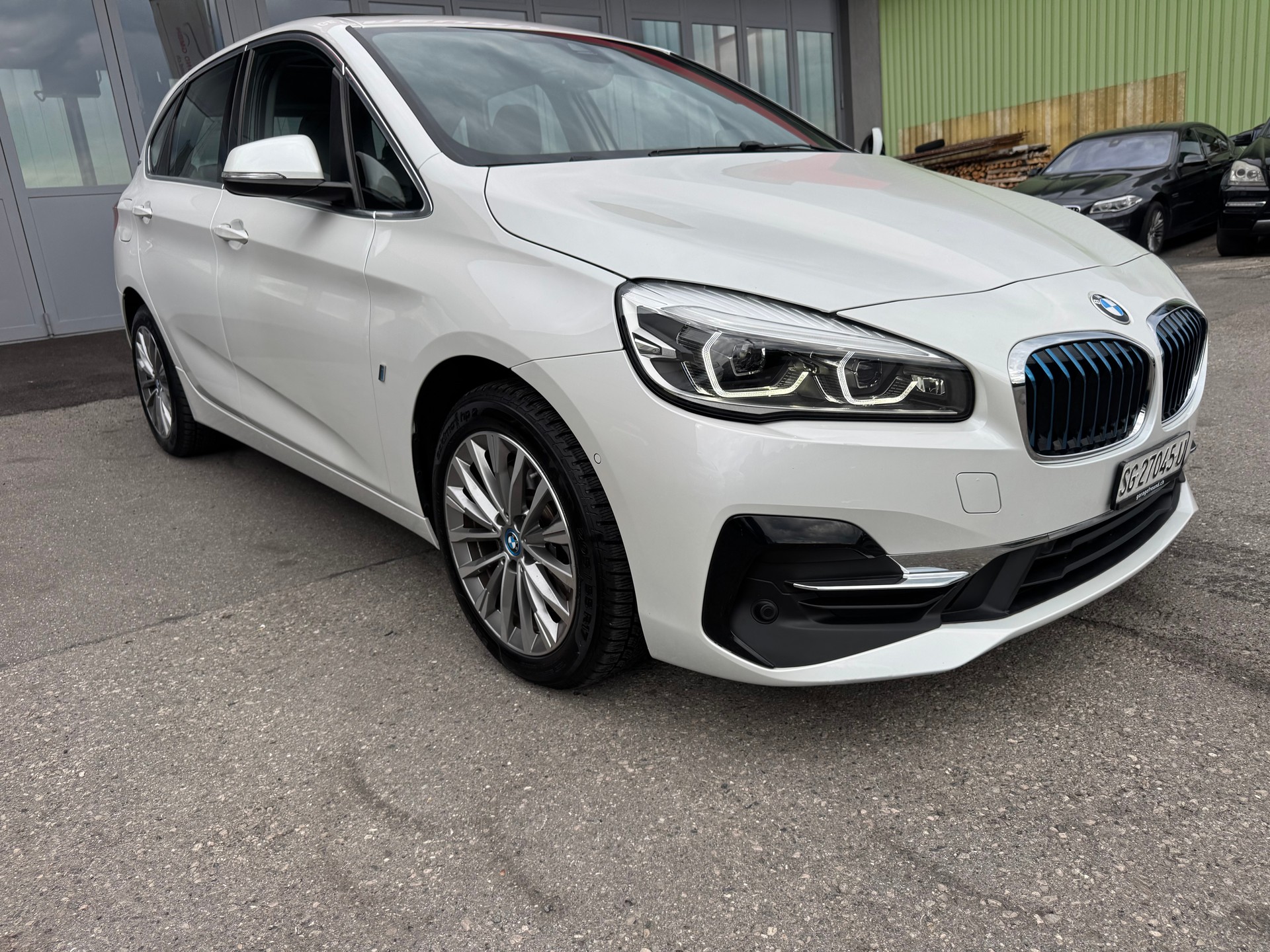 BMW 225xe iPerformance Active Tourer Steptronic Luxury Line-image-1