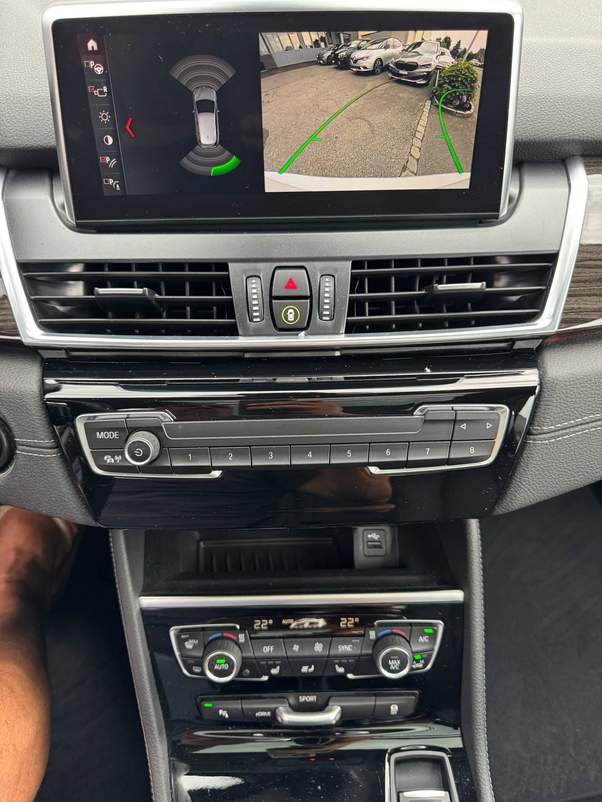 BMW 225xe iPerformance Active Tourer Steptronic Luxury Line-image-15