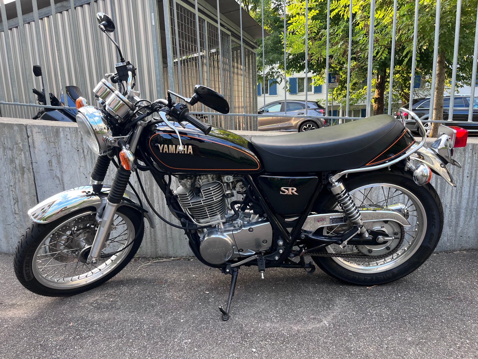 YAMAHA SR 400-image-0