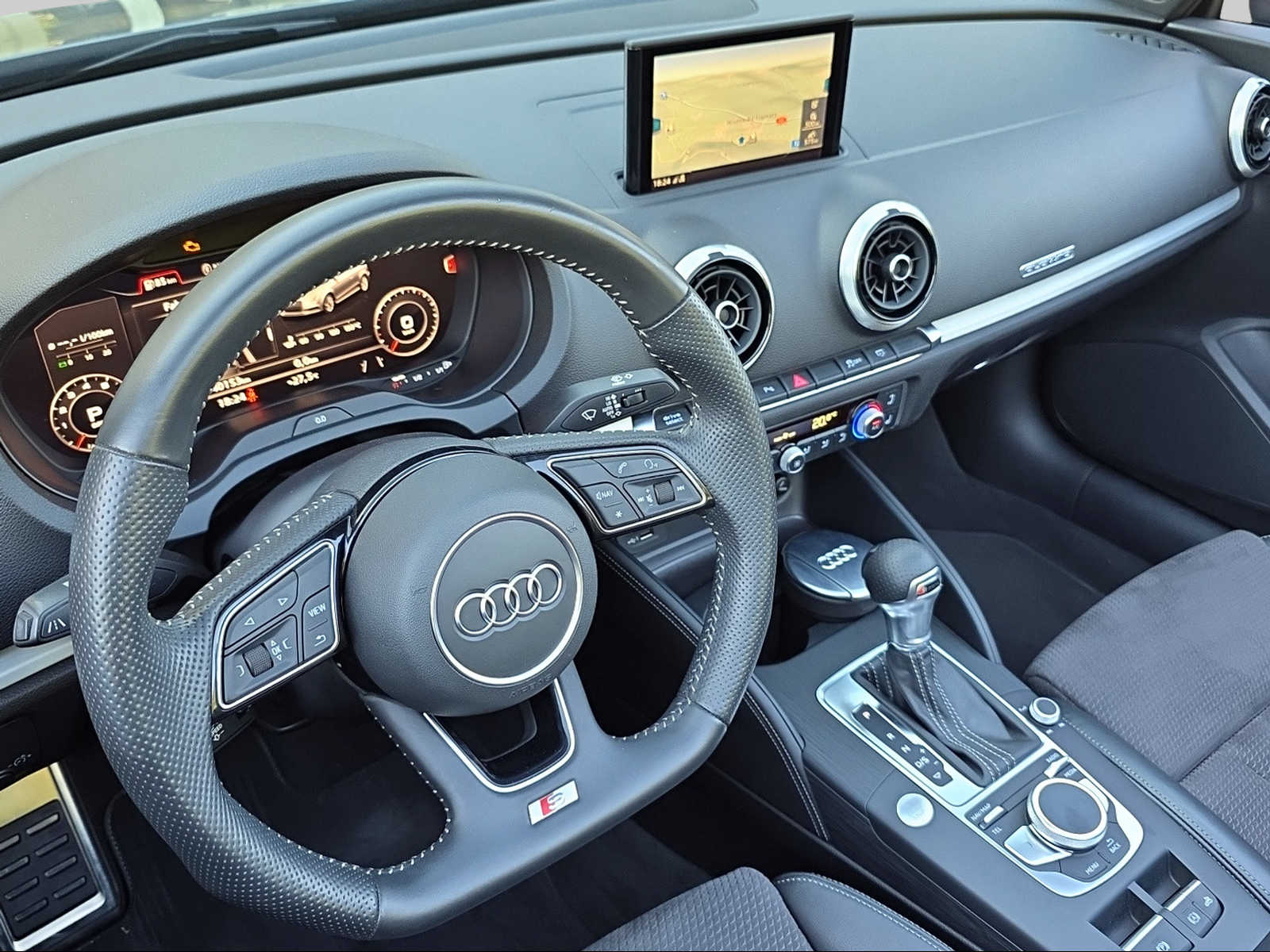 AUDI A3 Cabriolet 2.0 TFSI Sport quattro S-tronic-image-12