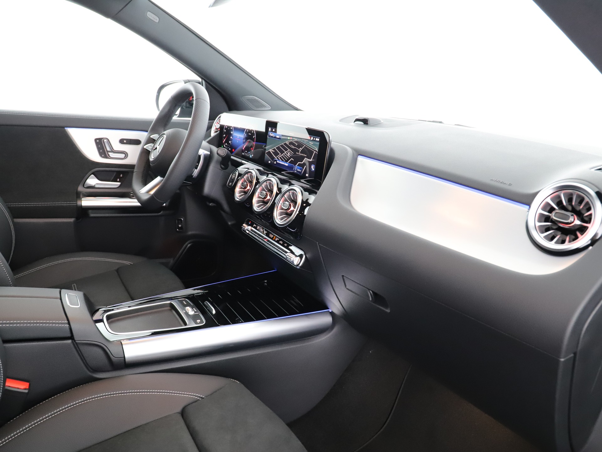 MERCEDES-BENZ GLA 200 Night Star 7G-D-image-11