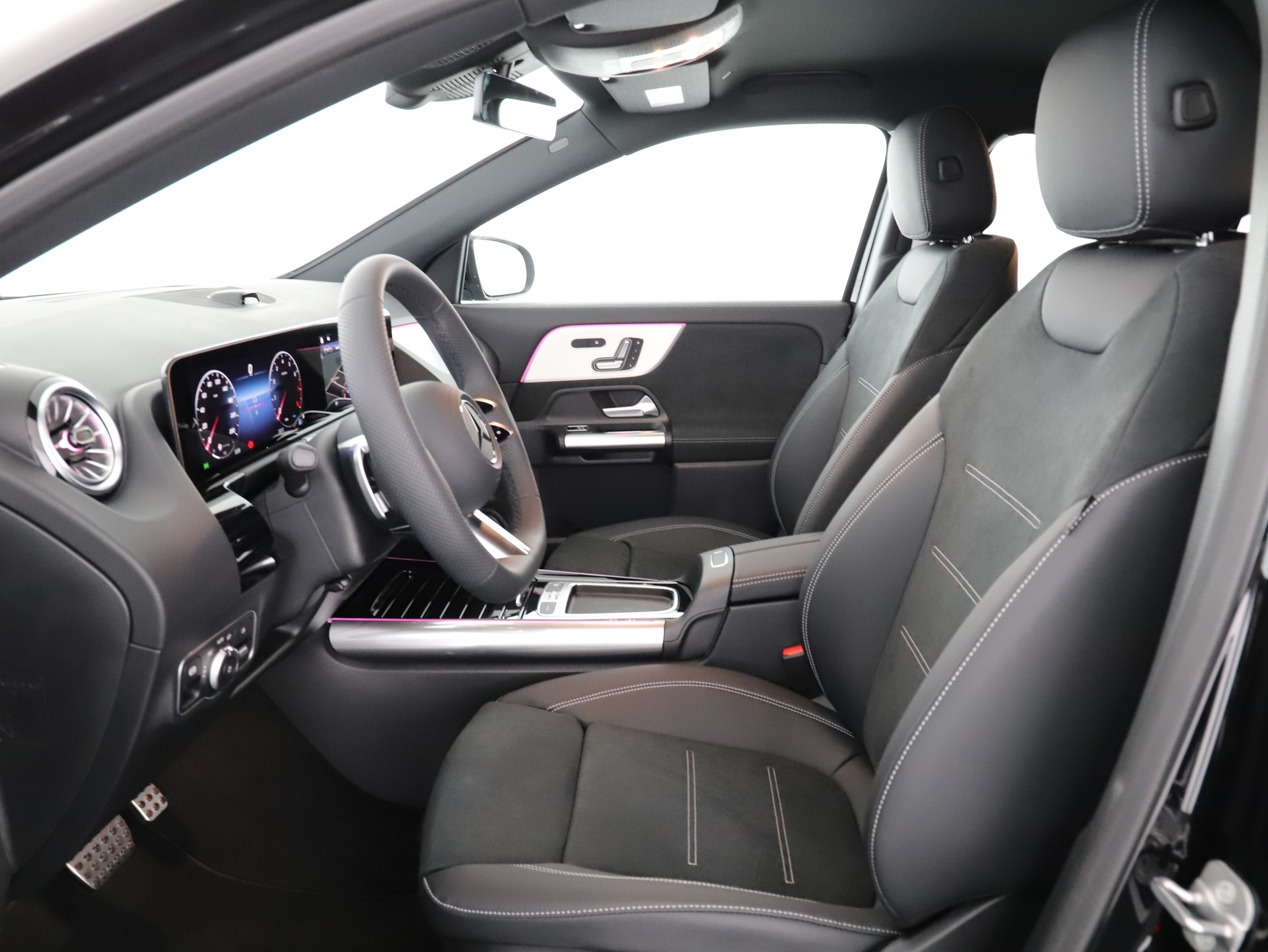 MERCEDES-BENZ GLA 200 Night Star 7G-D-image-9