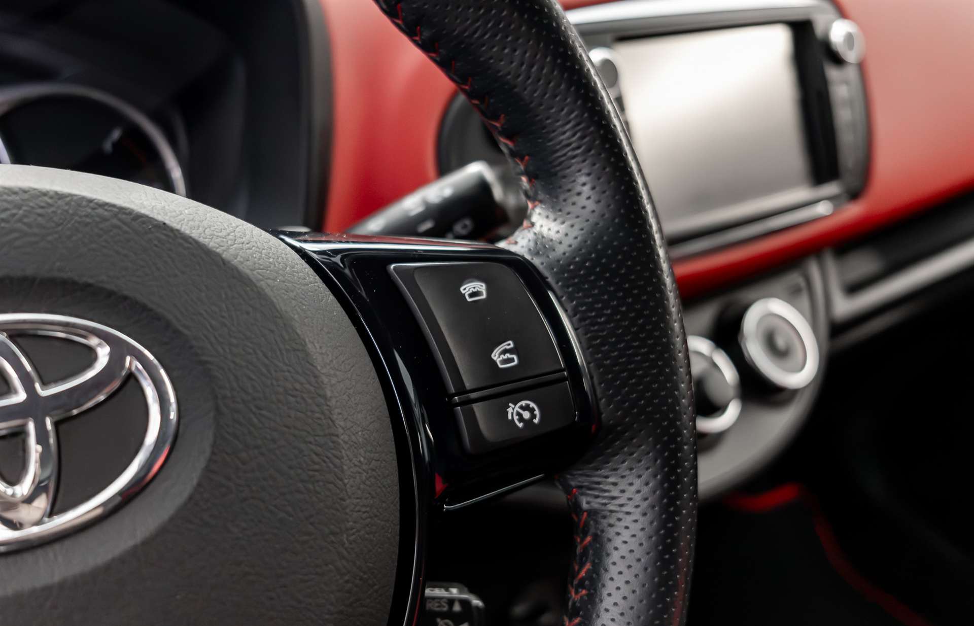 TOYOTA Yaris 1.33 Sol Premium Multidrive S-image-8