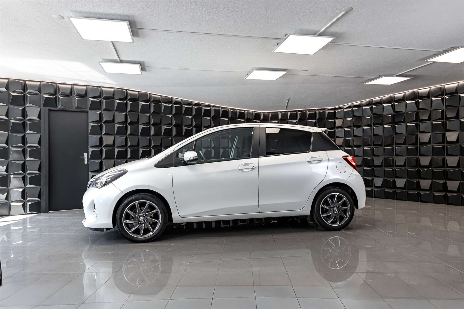 TOYOTA Yaris 1.33 Sol Premium Multidrive S-showroom-element-1