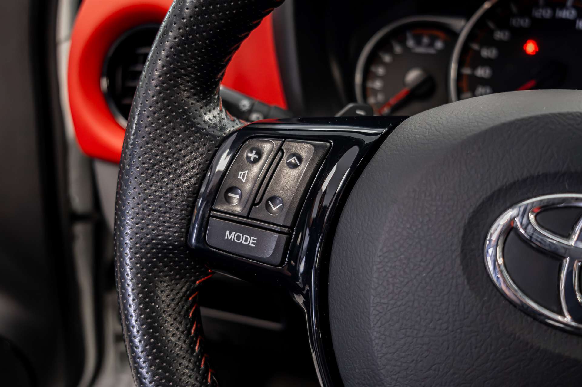 TOYOTA Yaris 1.33 Sol Premium Multidrive S-image-7