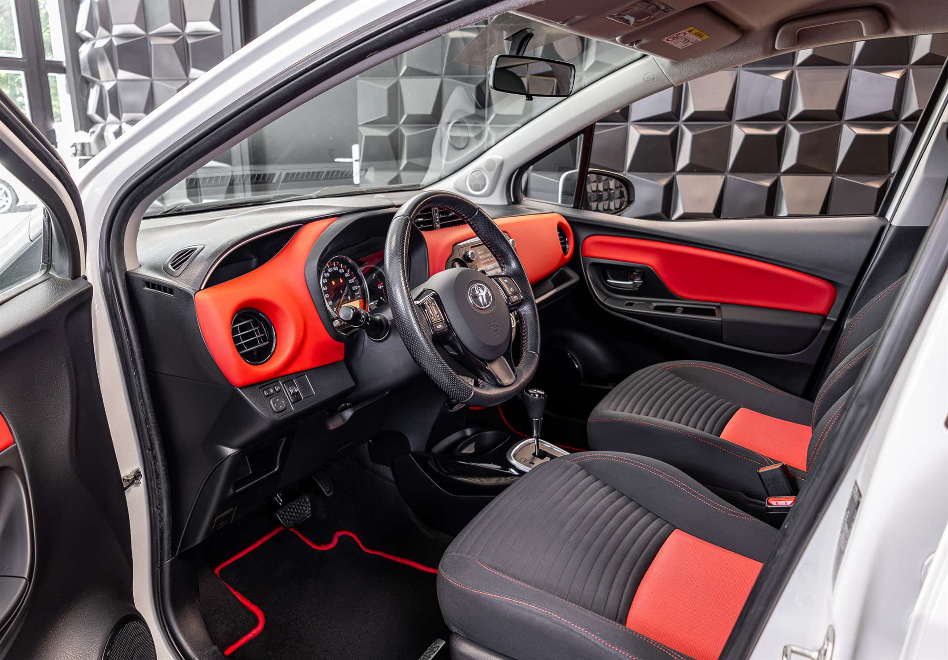 TOYOTA Yaris 1.33 Sol Premium Multidrive S-image-12