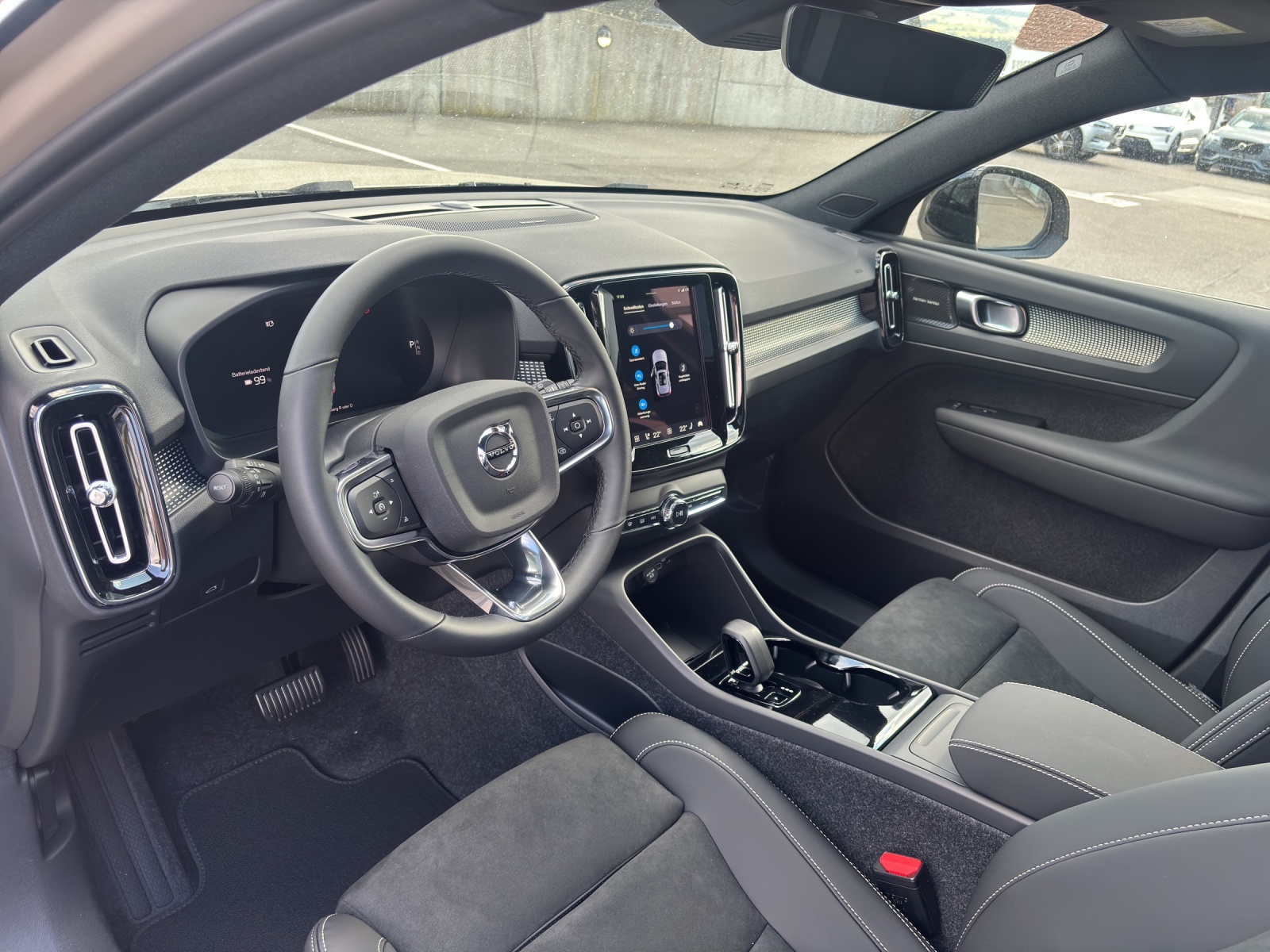 VOLVO EX40 Twin Performance Ultra AWD-image-8