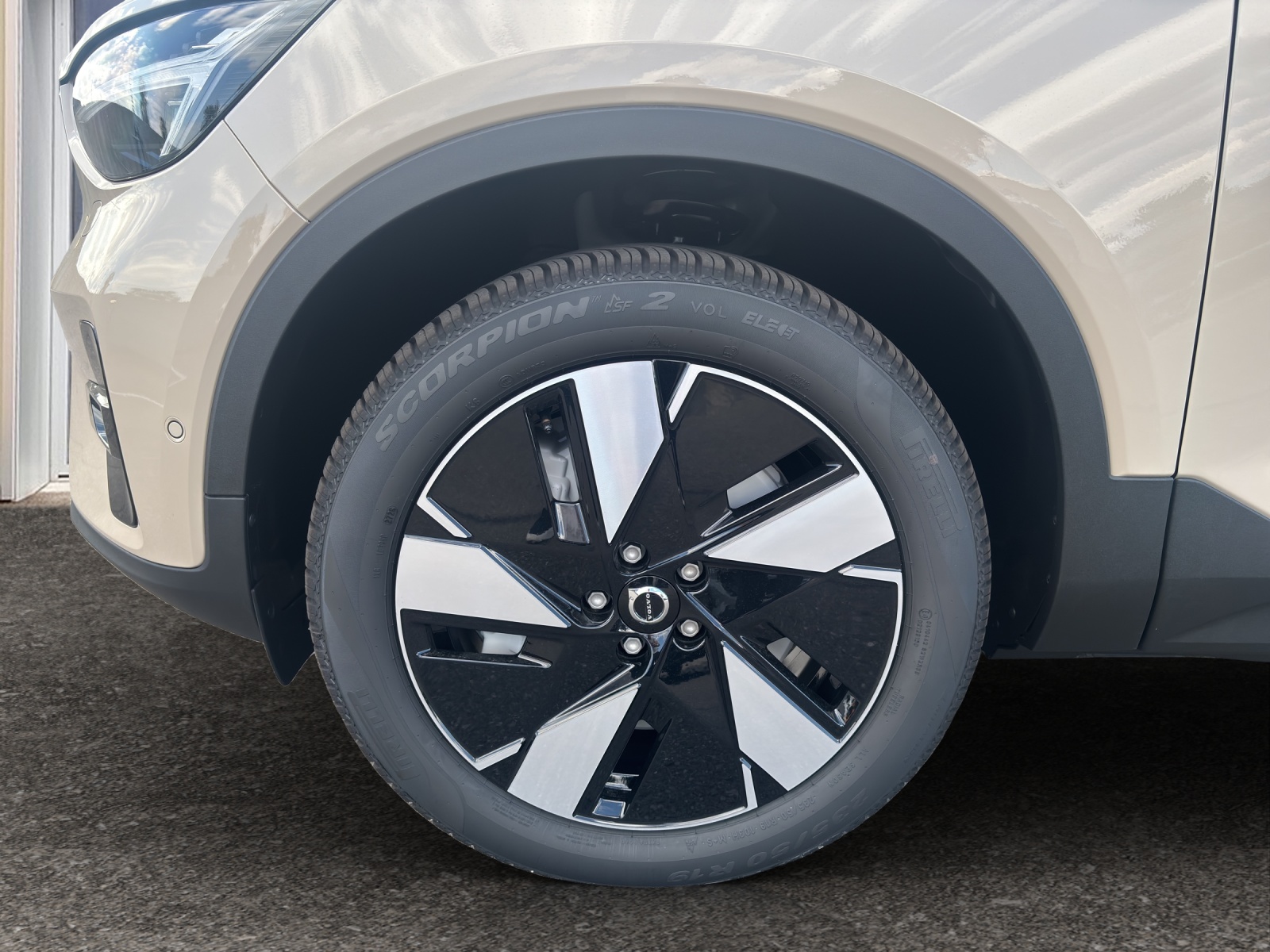 VOLVO EX40 Twin Performance Ultra AWD-image-16