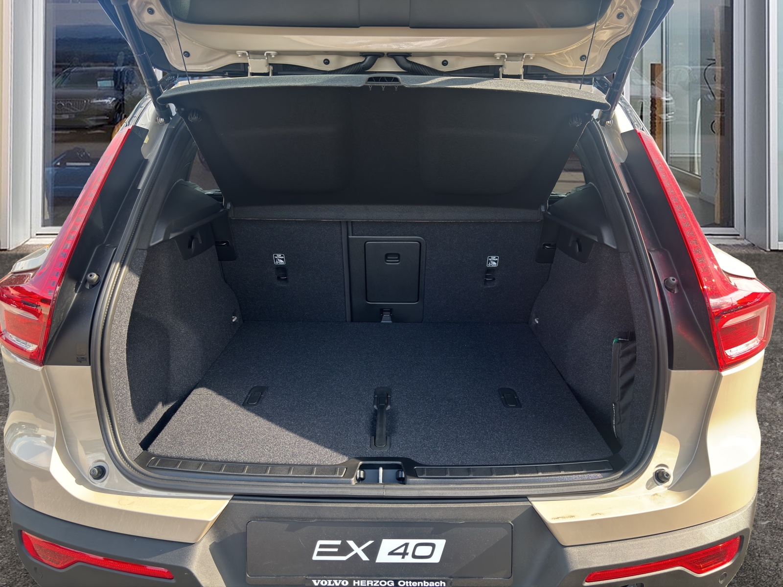 VOLVO EX40 Twin Performance Ultra AWD-image-6