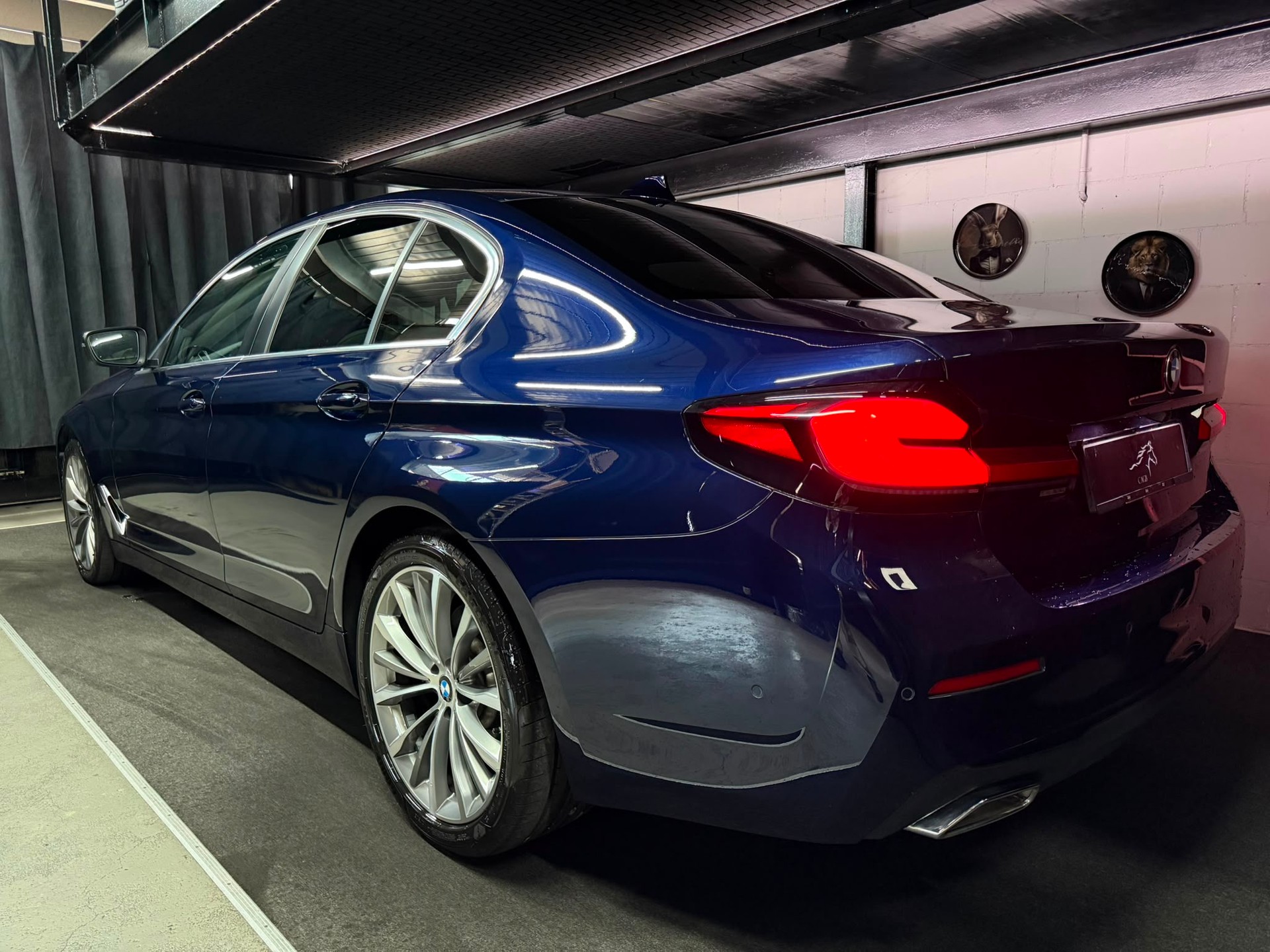 BMW 520d xDrive 48V Steptronic-image-4