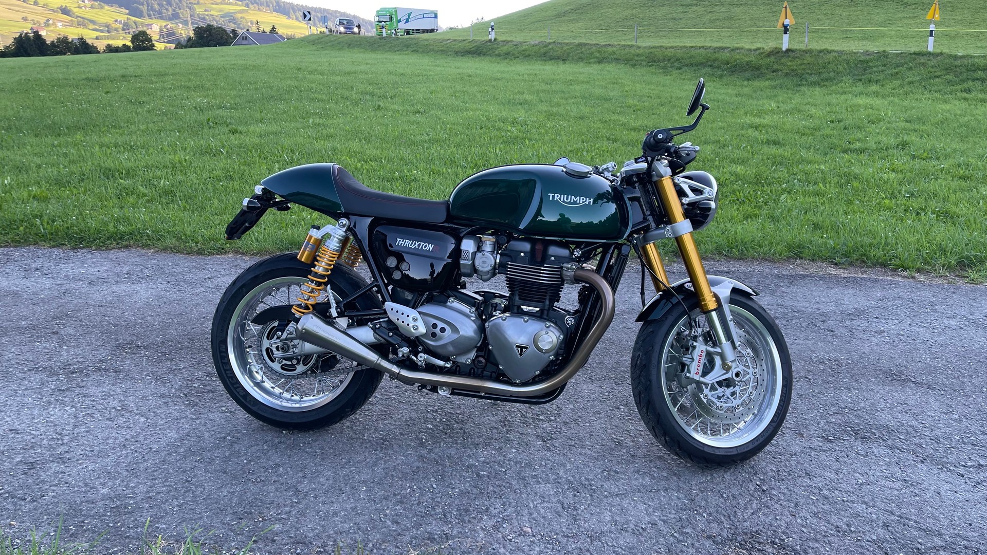 TRIUMPH Thruxton R 1200 I ABS mit Sonderlackierung-image-2