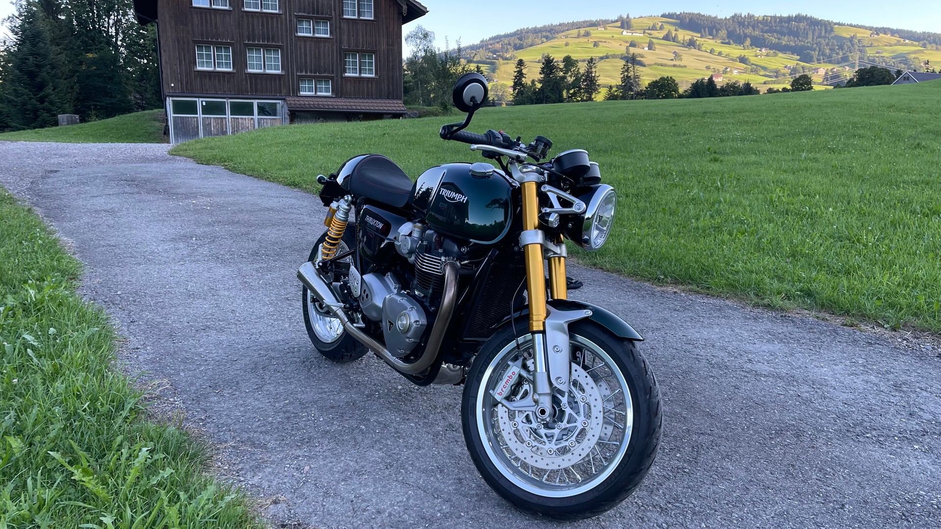 TRIUMPH Thruxton R 1200 I ABS mit Sonderlackierung-image-1