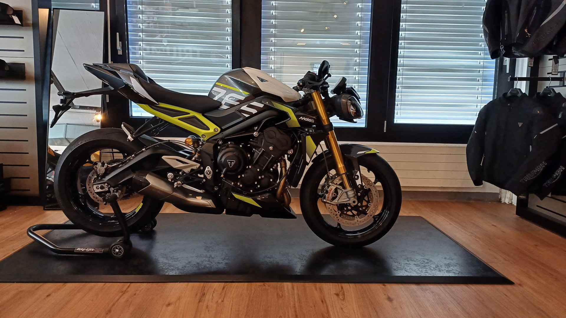 TRIUMPH Éditions exclusive Street Triple Moto2TM-image-0