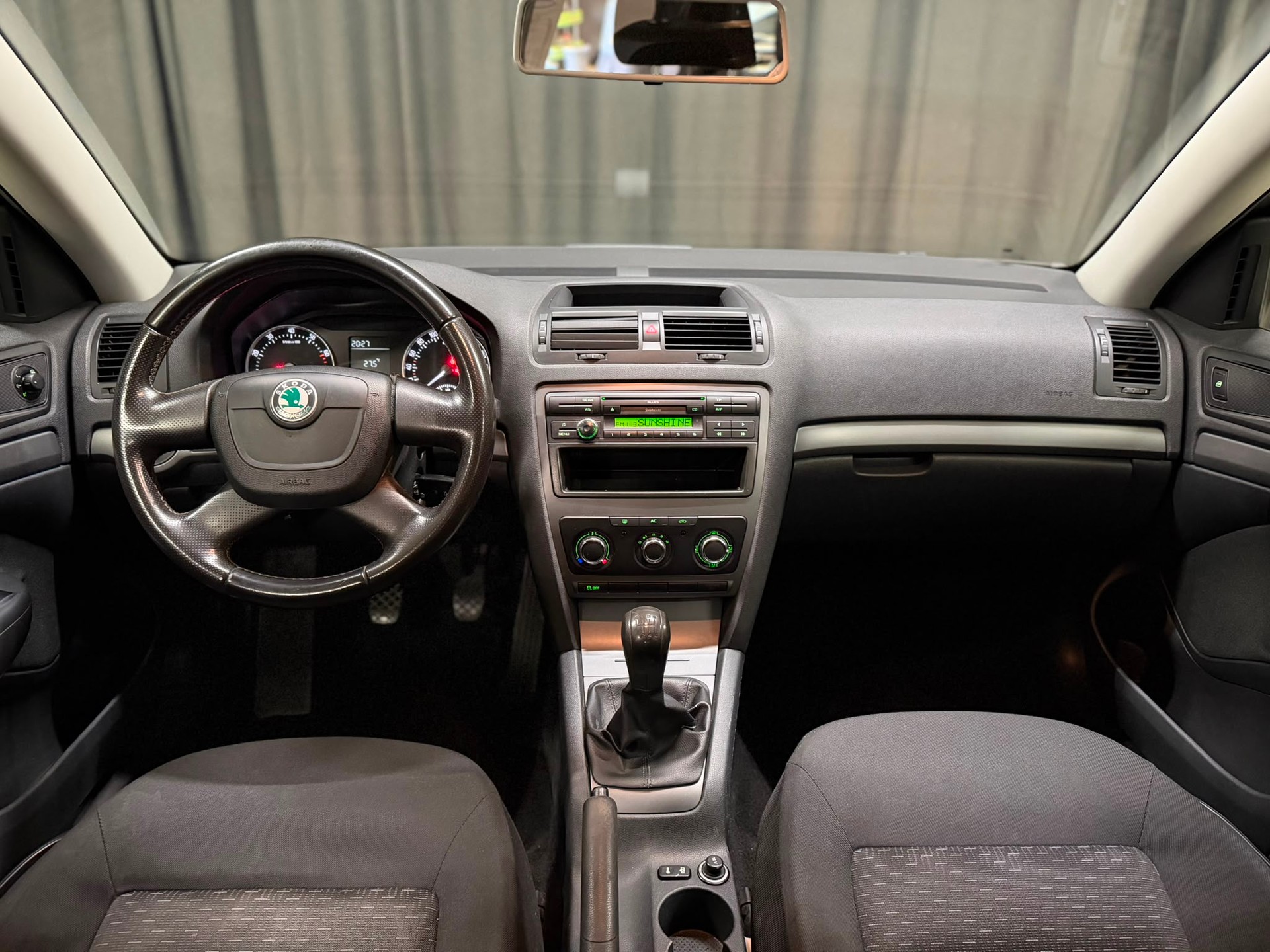 SKODA Octavia Combi 1.4 TSI Family-image-11