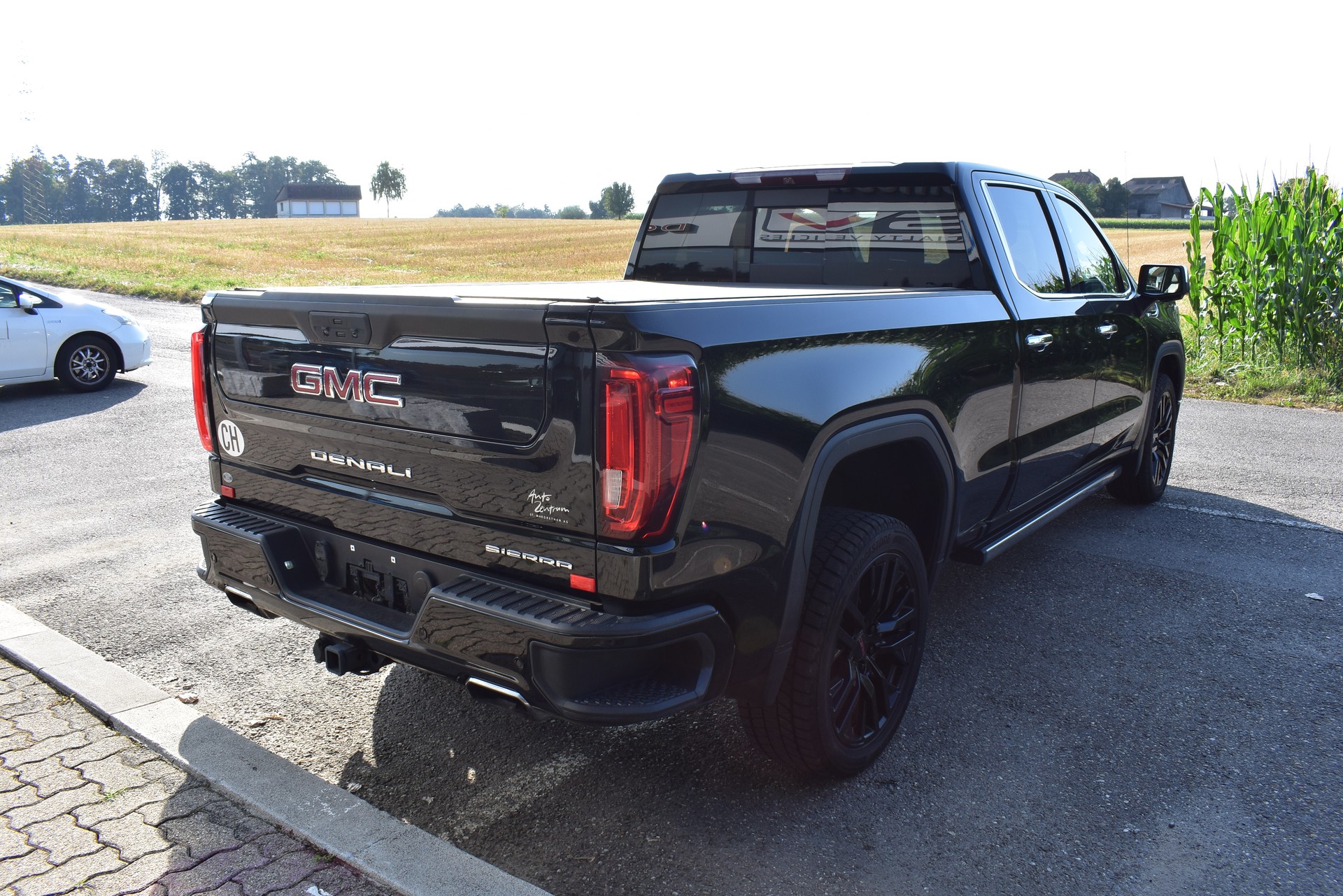 GMC Sierra Denali-image-6