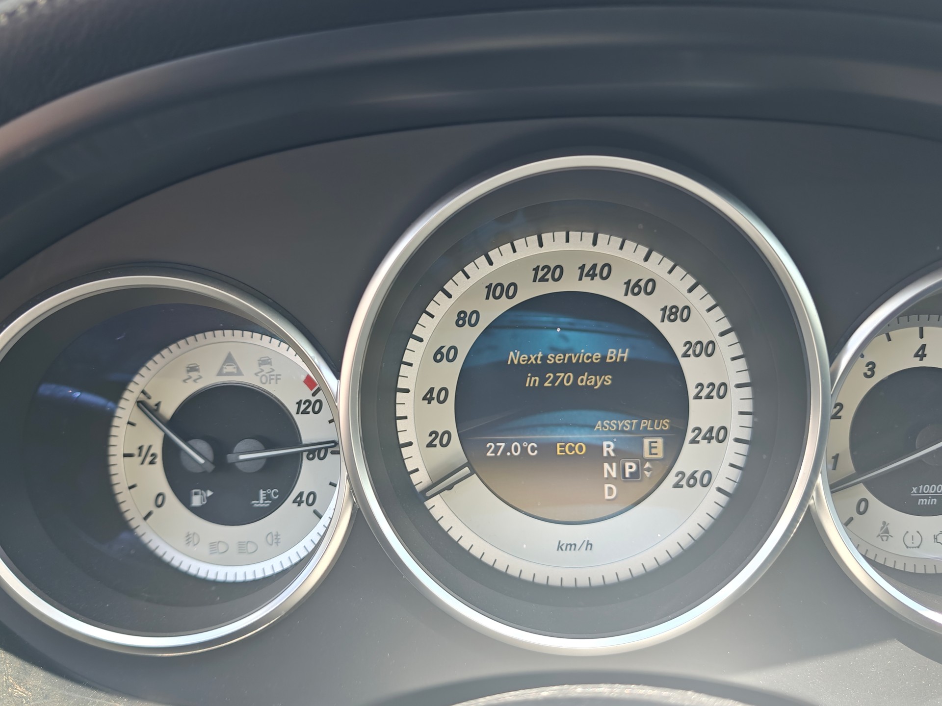 MERCEDES-BENZ CLS 500 V8 BlueEF 4matic-image-10