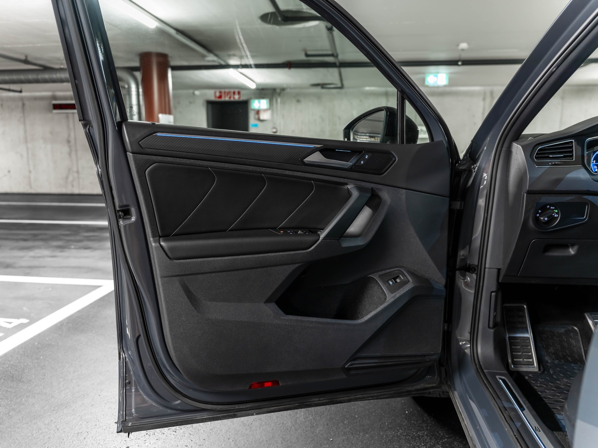 VW Tiguan 2.0 TDI SCR R-Line 4Motion DSG-image-25