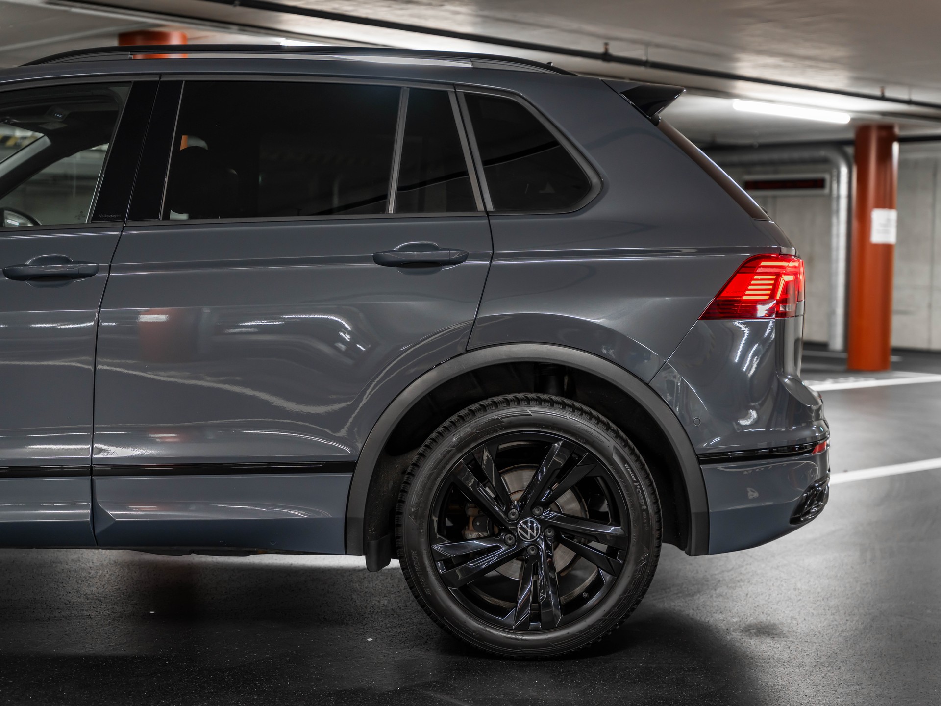 VW Tiguan 2.0 TDI SCR R-Line 4Motion DSG-showroom-element-3