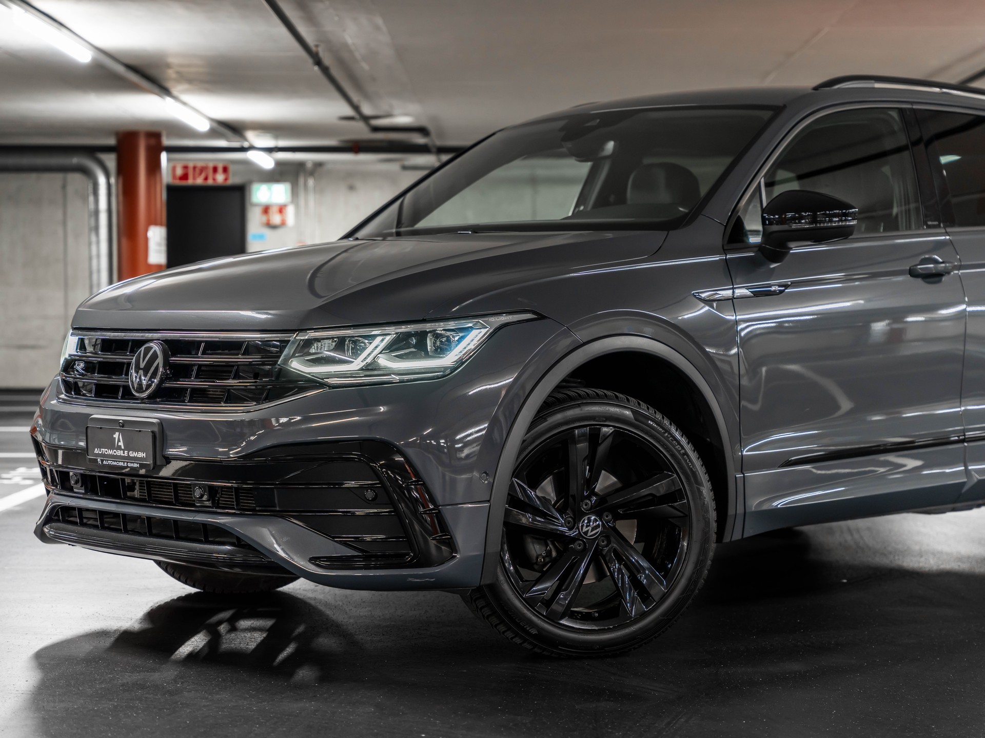 VW Tiguan 2.0 TDI SCR R-Line 4Motion DSG-showroom-element-1