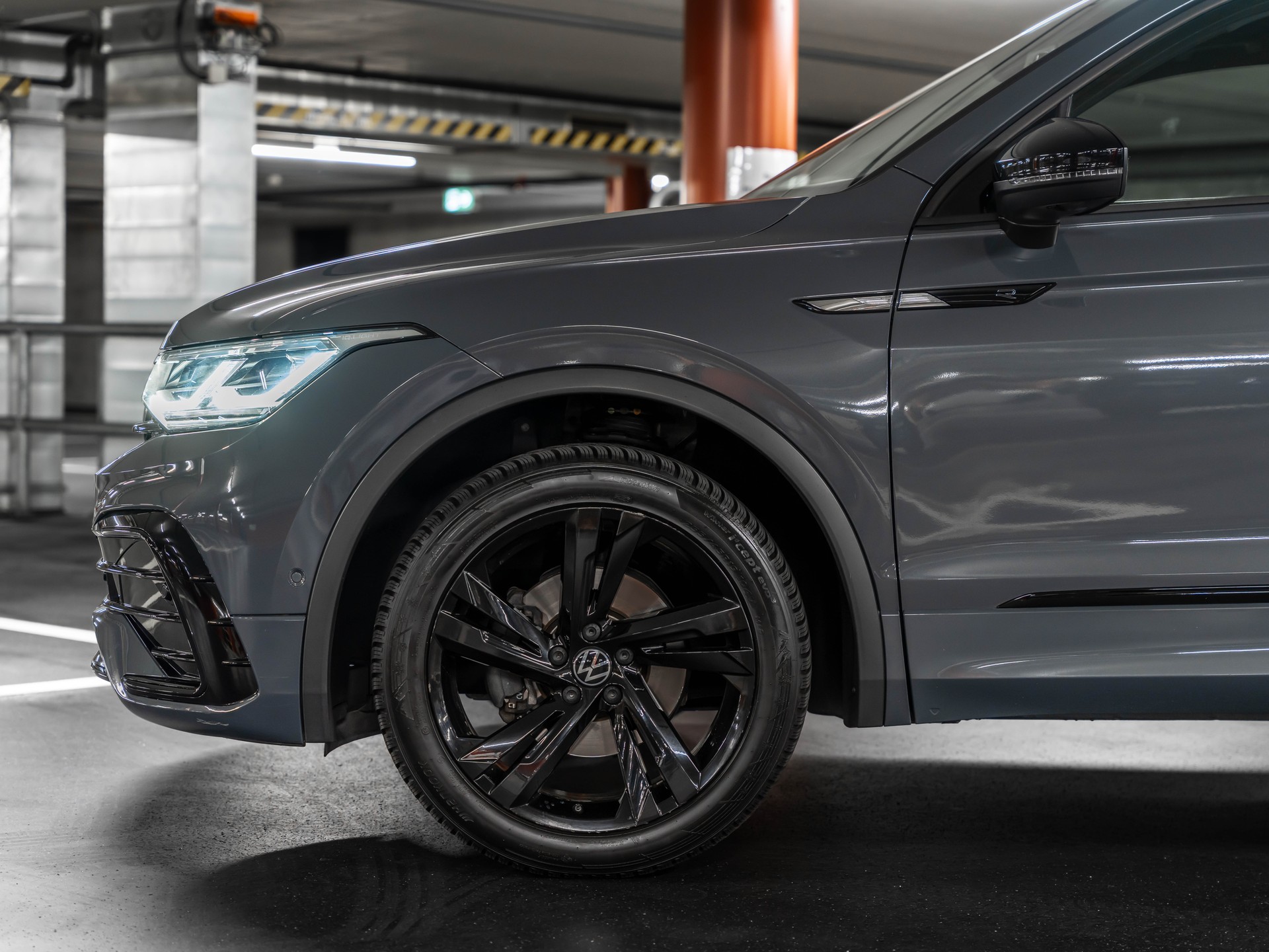 VW Tiguan 2.0 TDI SCR R-Line 4Motion DSG-showroom-element-2