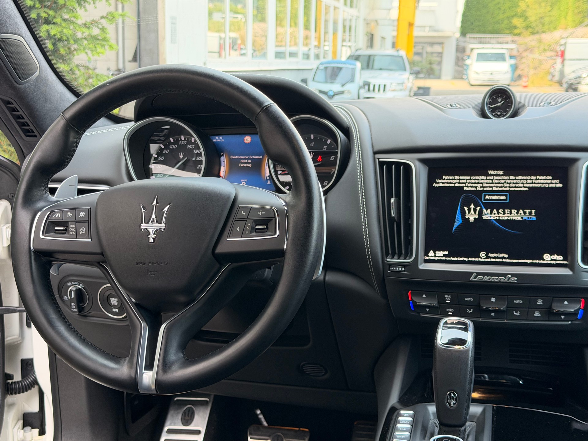 MASERATI Levante 3.0 V6 GranLusso Automatica-image-11