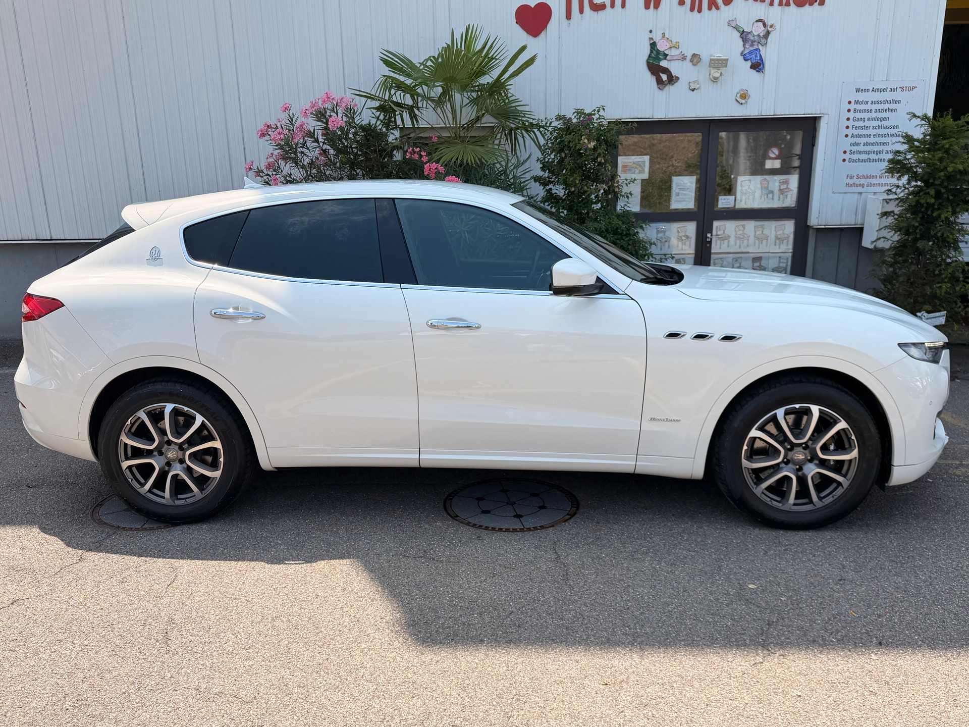 MASERATI Levante 3.0 V6 GranLusso Automatica-image-3
