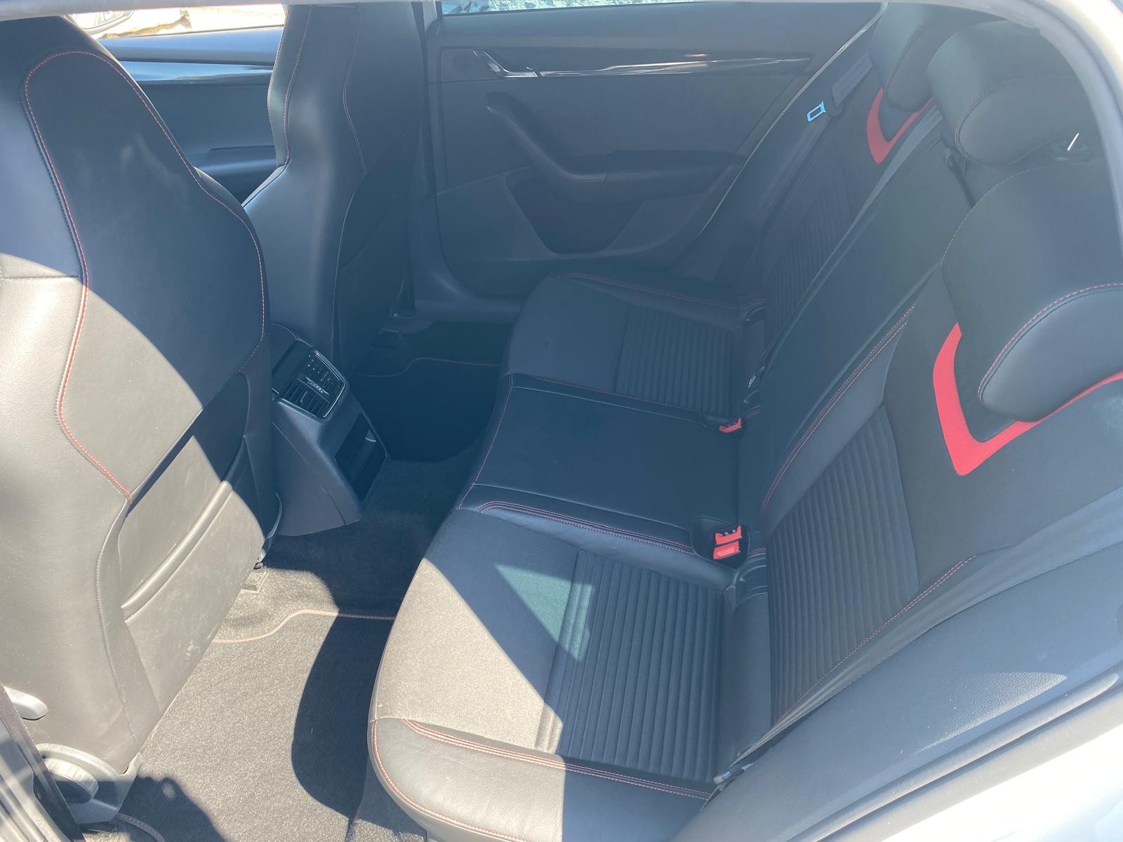 SKODA Octavia Combi 2.0 TSI RS DSG-image-8