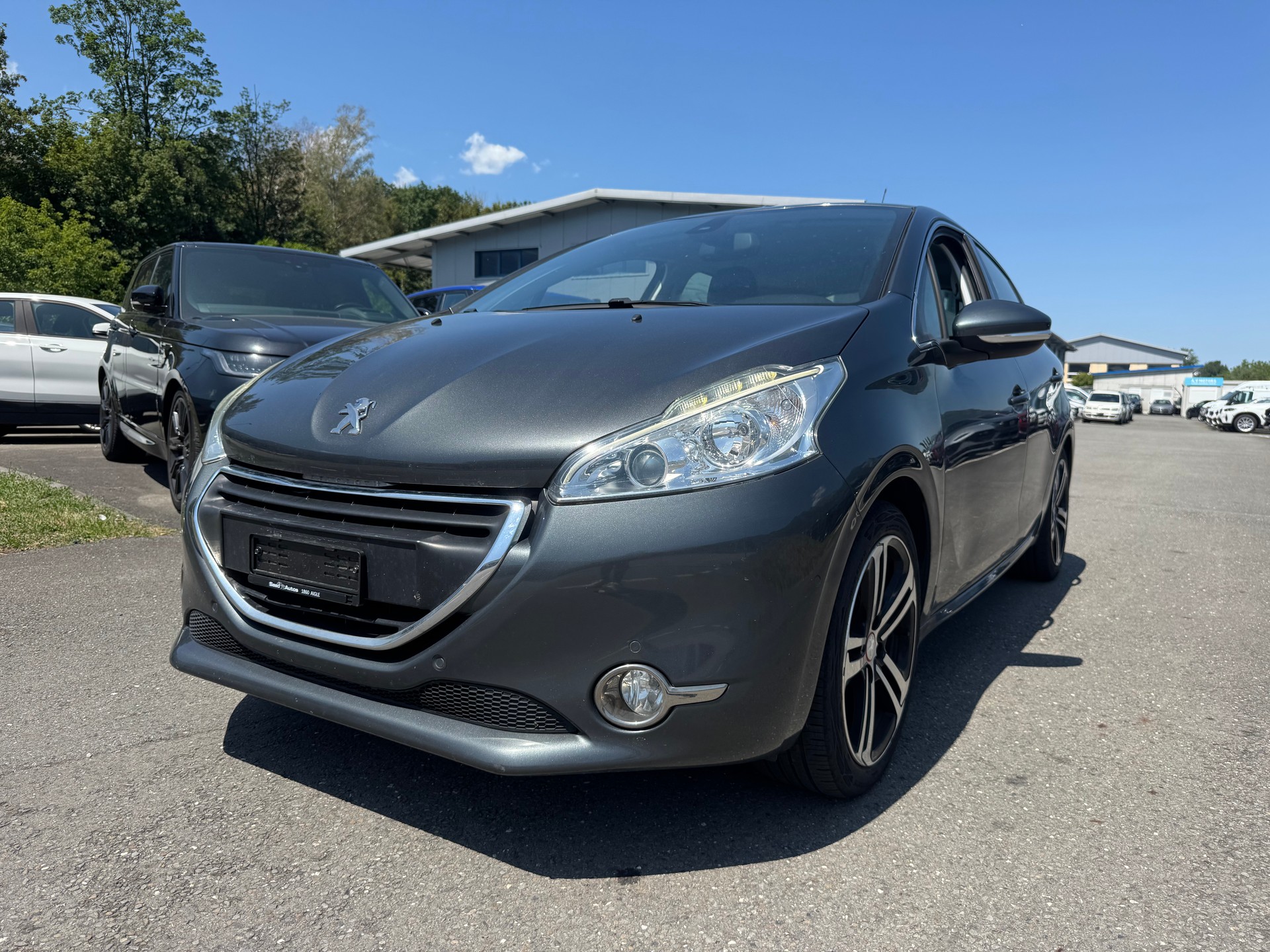 PEUGEOT 208 1.2 THP Allure-showroom-element-1