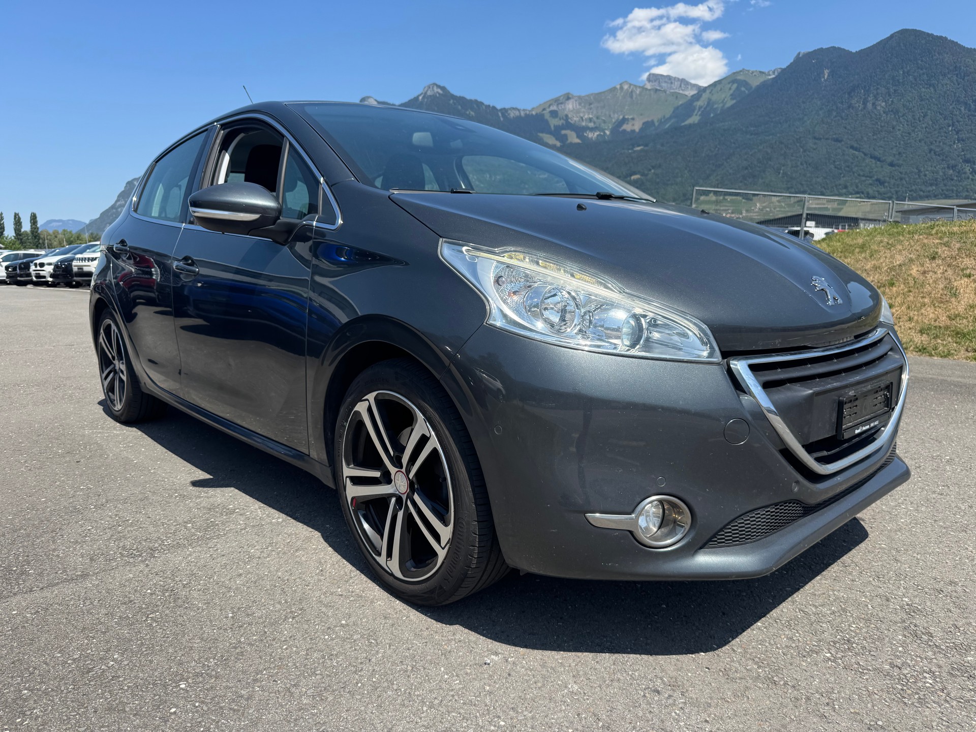 PEUGEOT 208 1.2 THP Allure-showroom-element-3