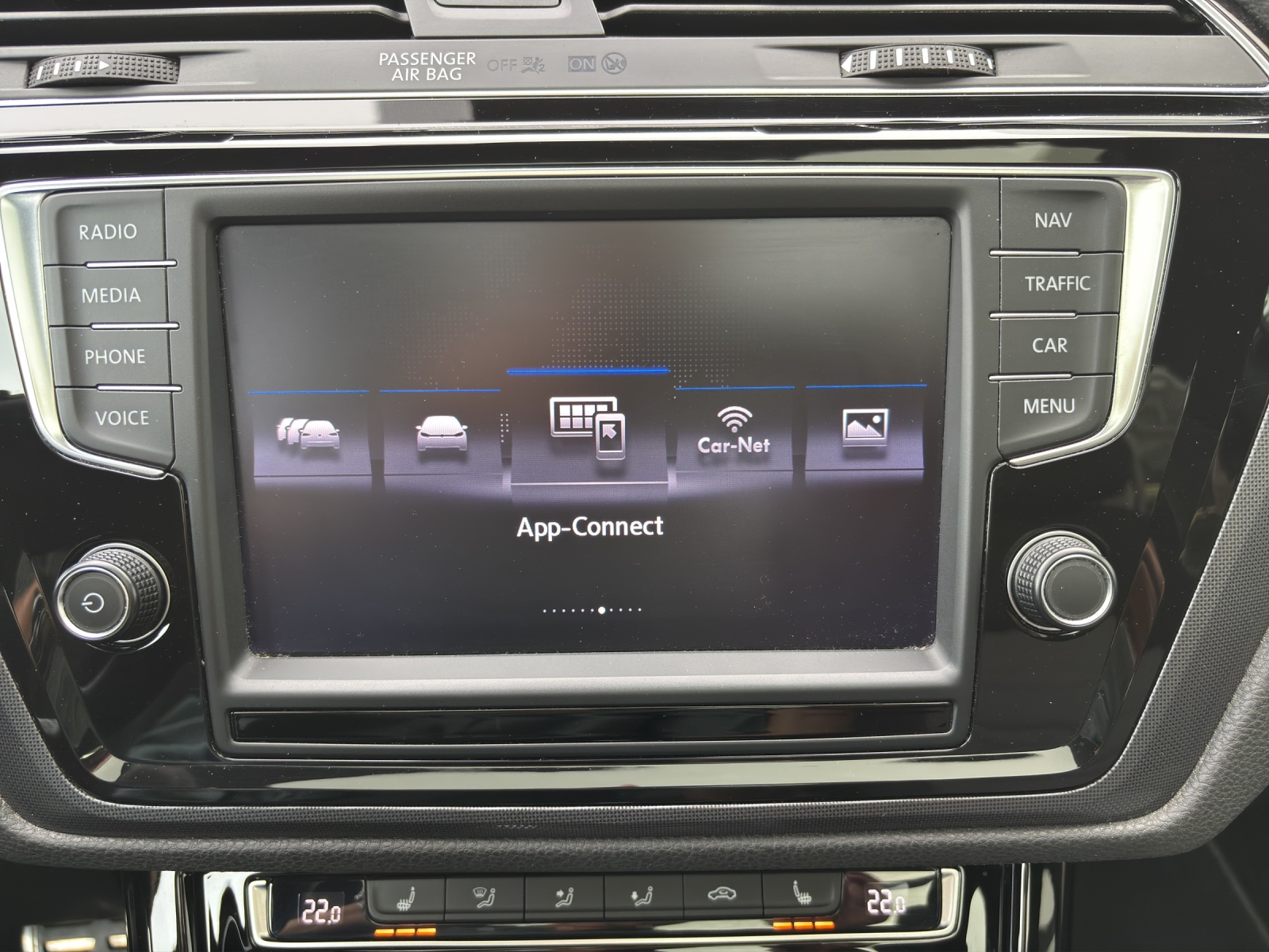 VW Touran 2.0 TDI BlueMotion Technology Highline R-Line DSG mit AHK, Panorama-Schiebedach & 7 Sitzplätzen-image-16