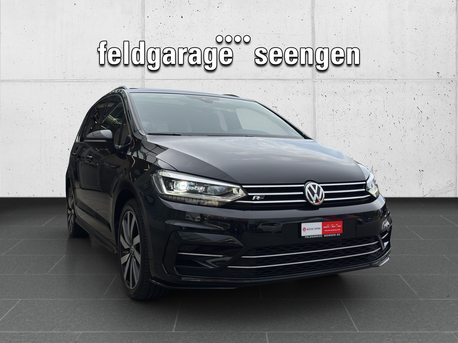 VW Touran 2.0 TDI BlueMotion Technology Highline R-Line DSG mit AHK, Panorama-Schiebedach & 7 Sitzplätzen-showroom-element-2