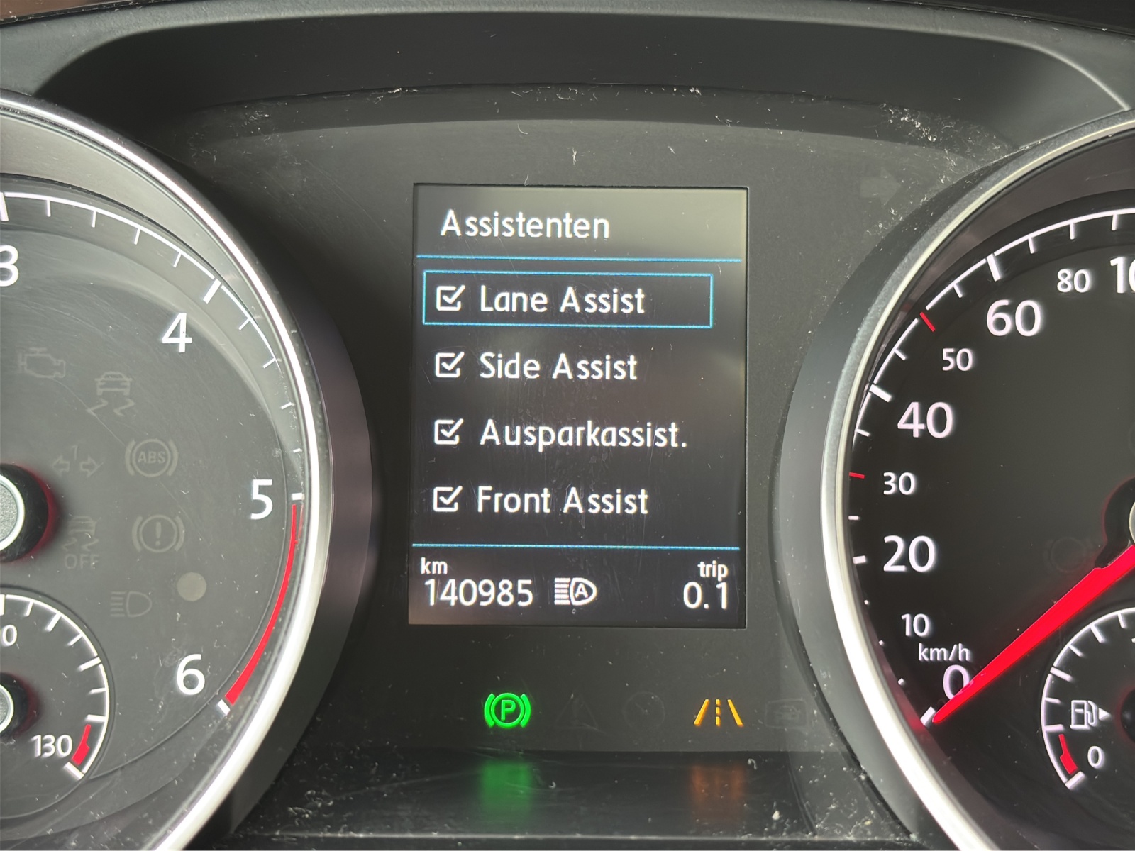 VW Touran 2.0 TDI BlueMotion Technology Highline R-Line DSG mit AHK, Panorama-Schiebedach & 7 Sitzplätzen-image-15