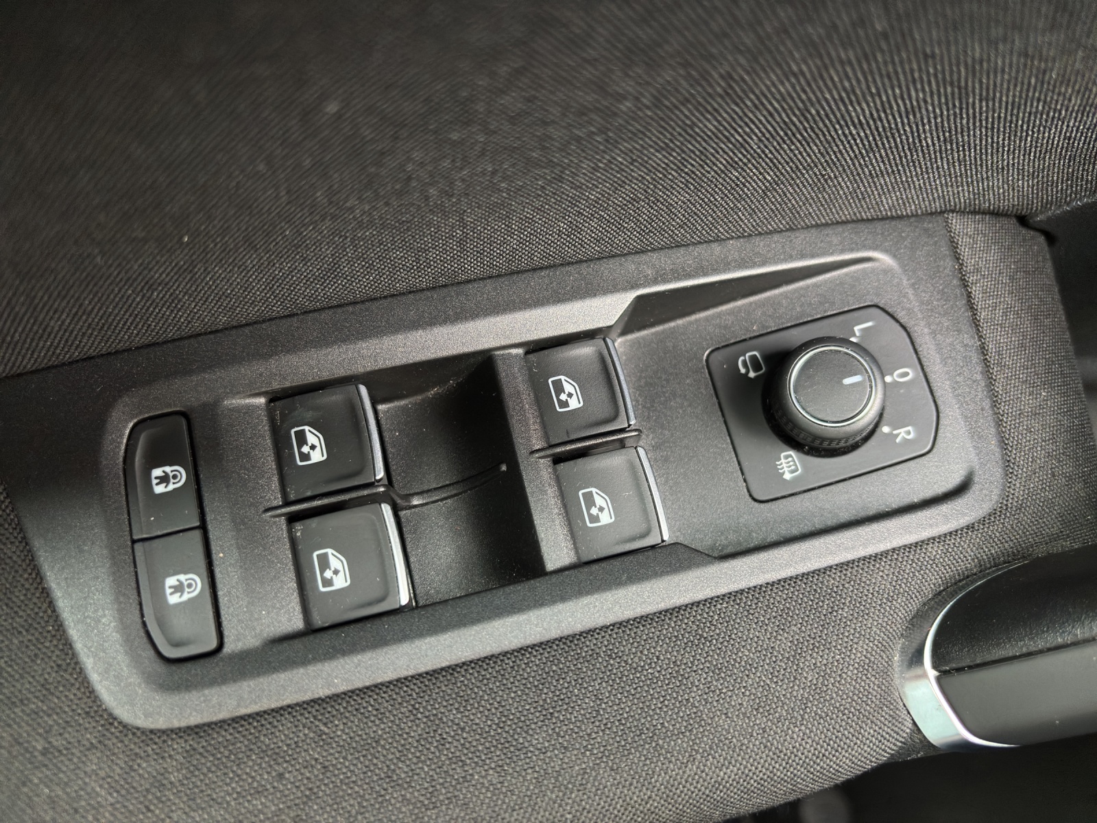 VW Touran 2.0 TDI BlueMotion Technology Highline R-Line DSG mit AHK, Panorama-Schiebedach & 7 Sitzplätzen-image-31