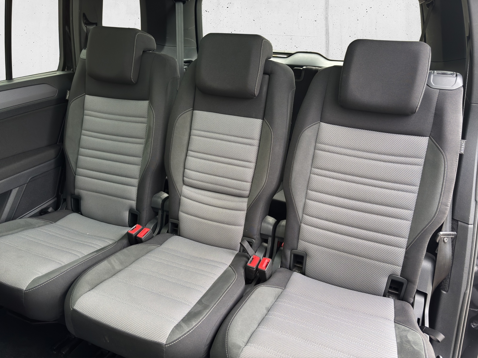 VW Touran 2.0 TDI BlueMotion Technology Highline R-Line DSG mit AHK, Panorama-Schiebedach & 7 Sitzplätzen-image-28